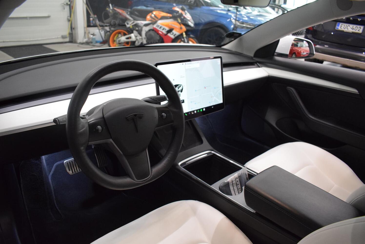 Tesla Model 3 vaihtoauto