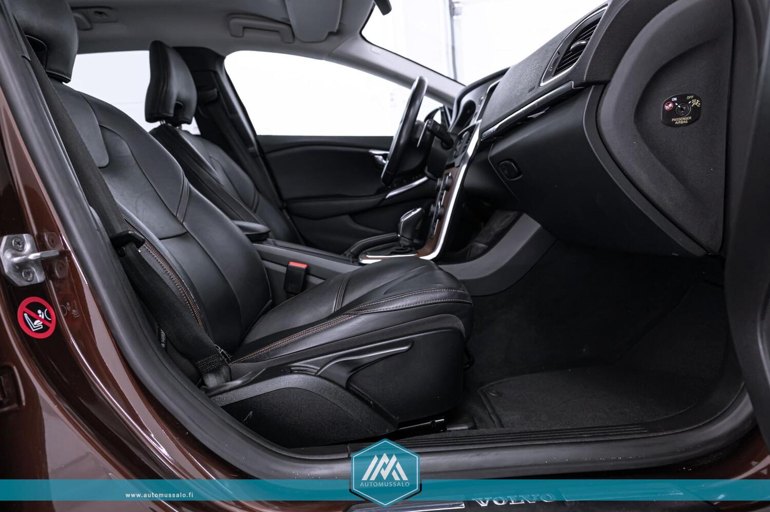 Volvo V40 Cross Country vaihtoauto