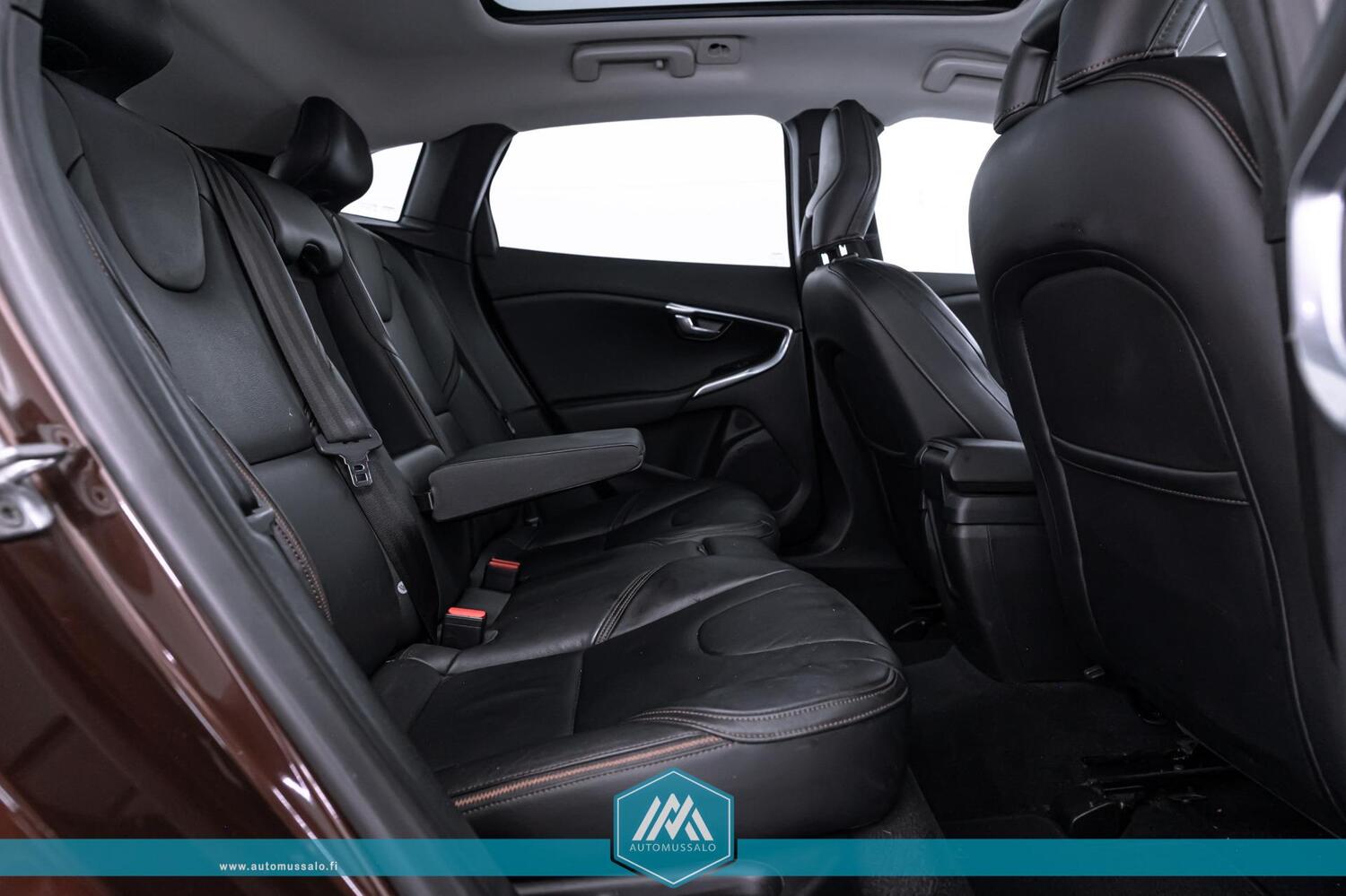 Volvo V40 Cross Country vaihtoauto
