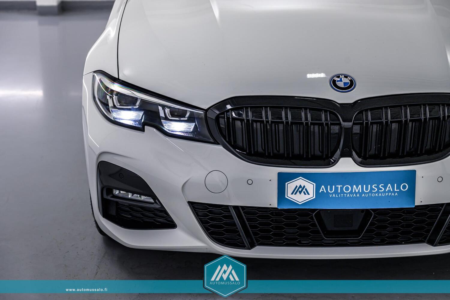 BMW 330 vaihtoauto
