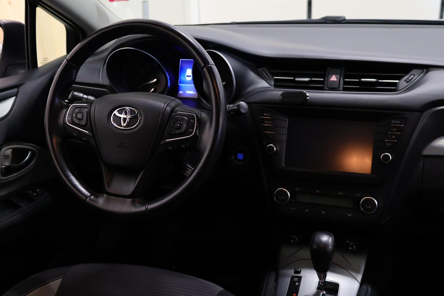 Toyota Avensis vaihtoauto