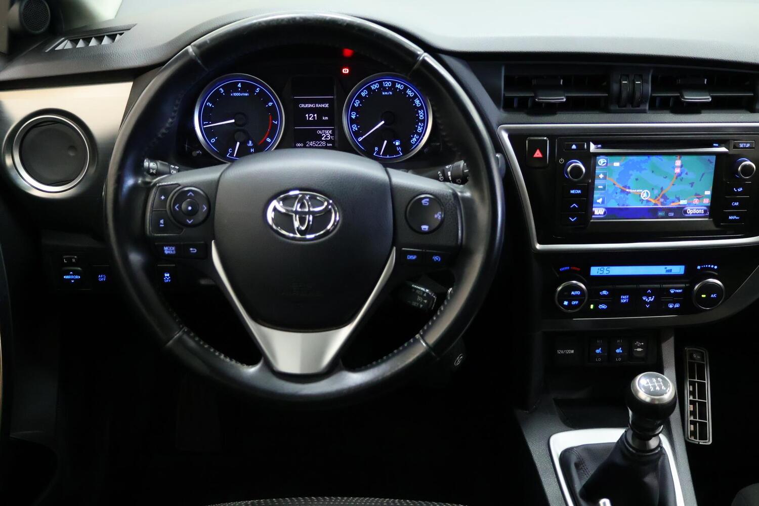 Toyota Auris vaihtoauto