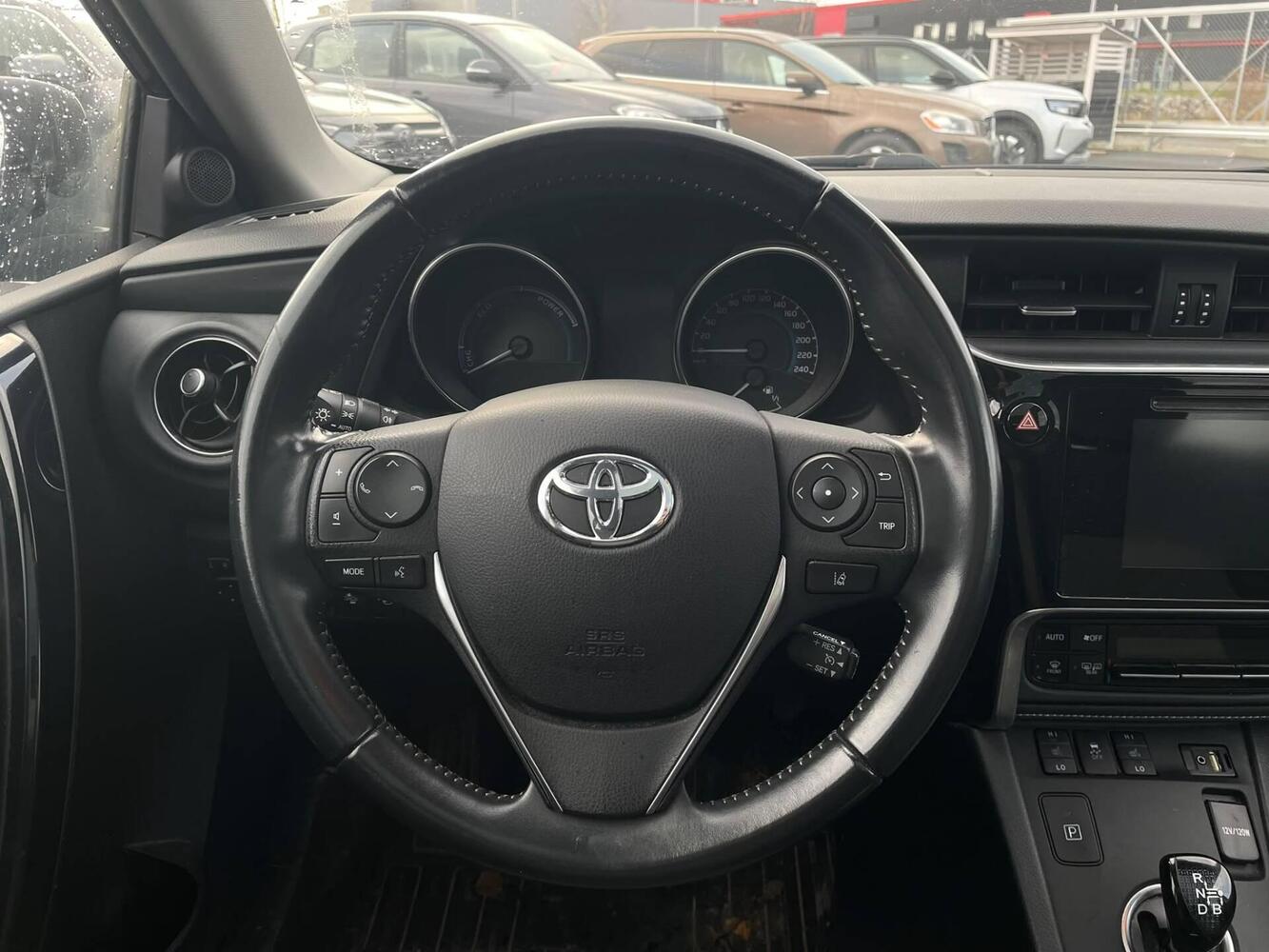 Toyota Auris vaihtoauto