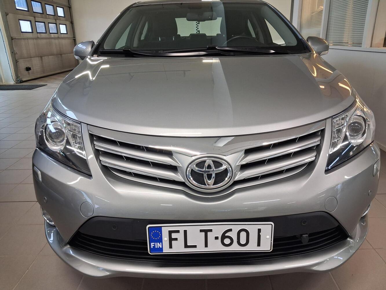 Toyota Avensis vaihtoauto