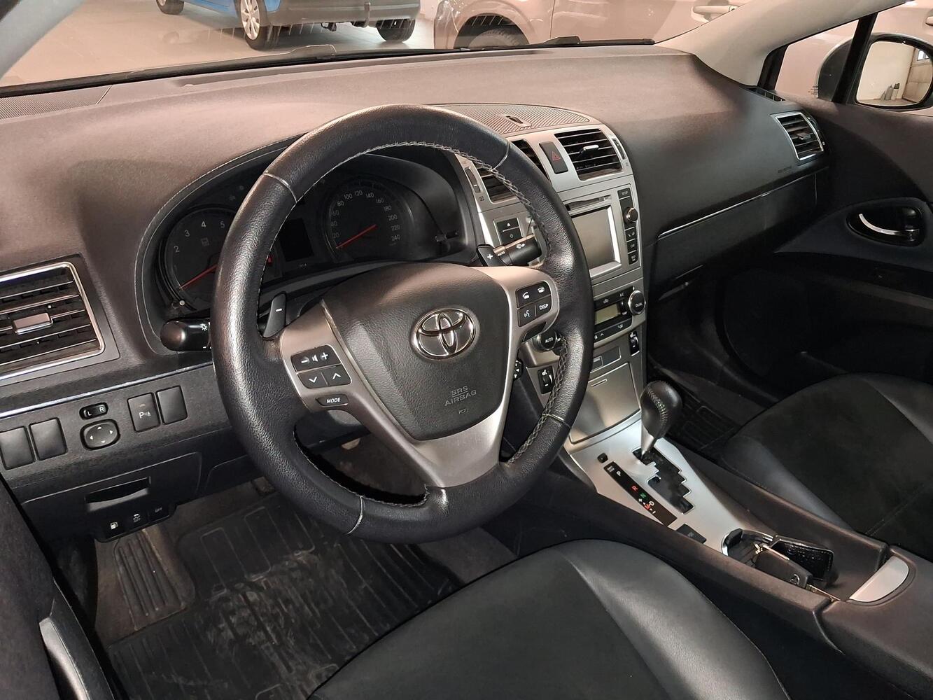 Toyota Avensis vaihtoauto