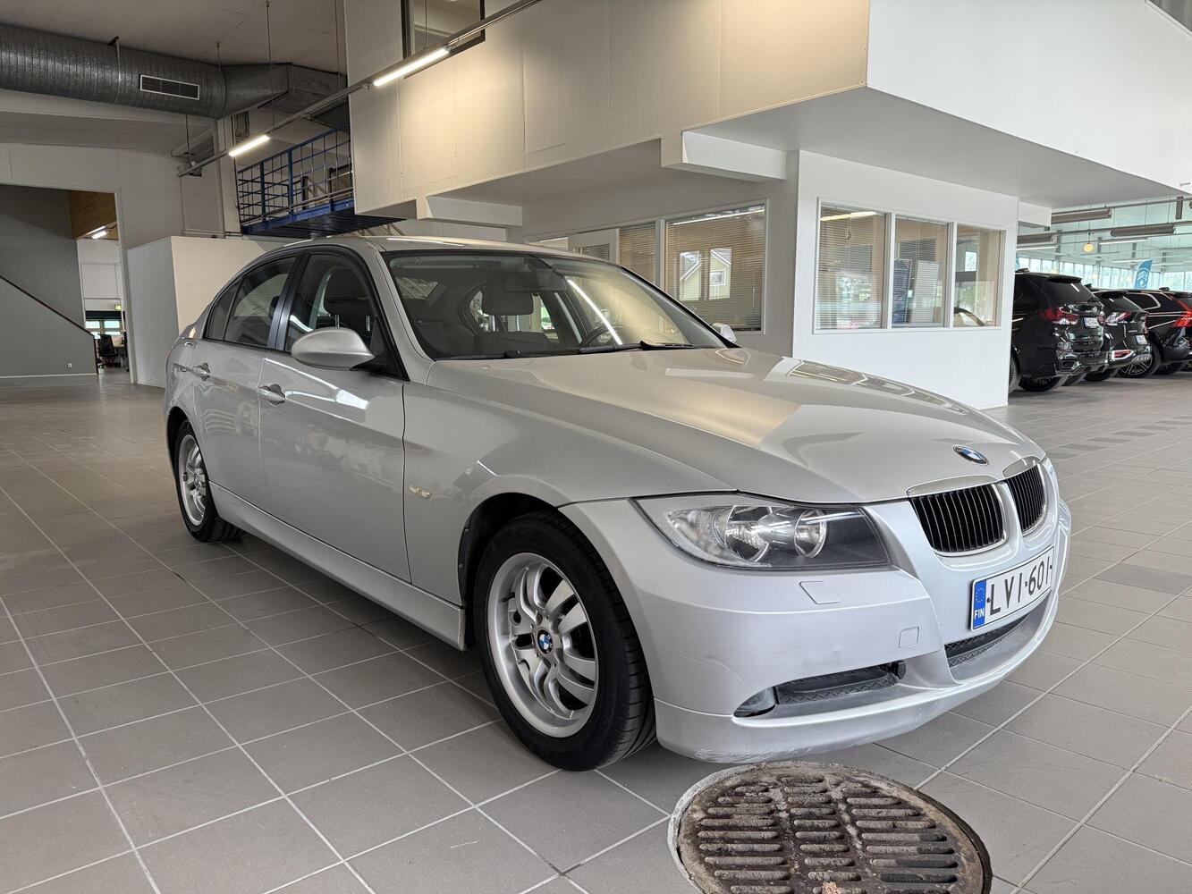 BMW 318 vaihtoauto