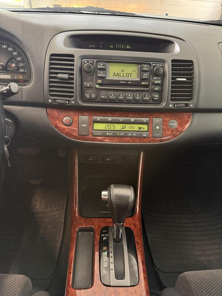 Toyota Camry vaihtoauto