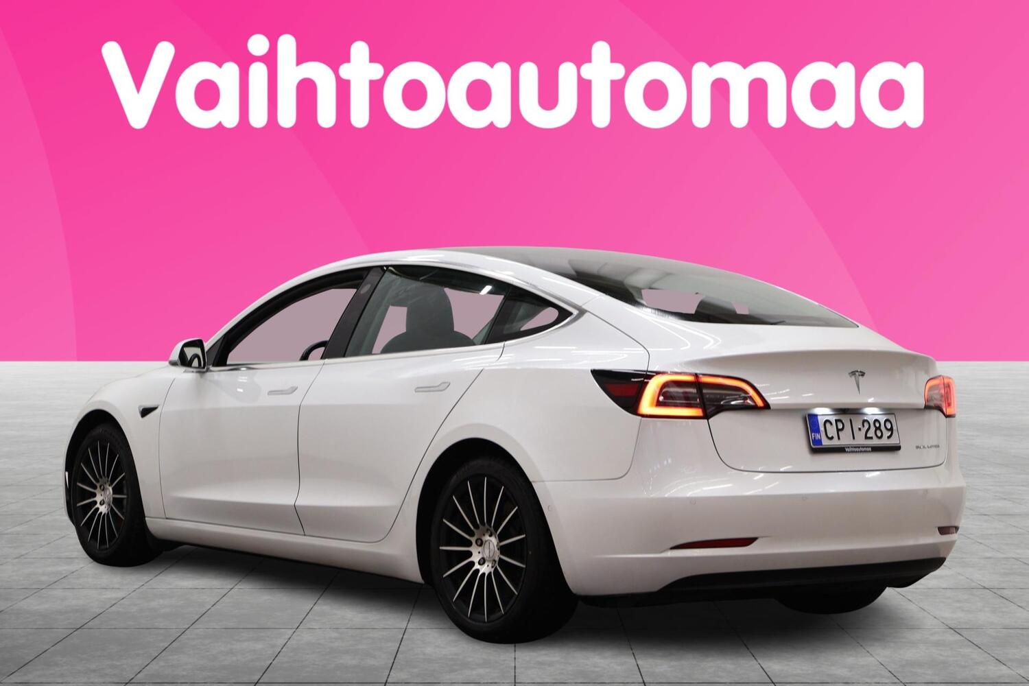 Tesla Model 3 vaihtoauto