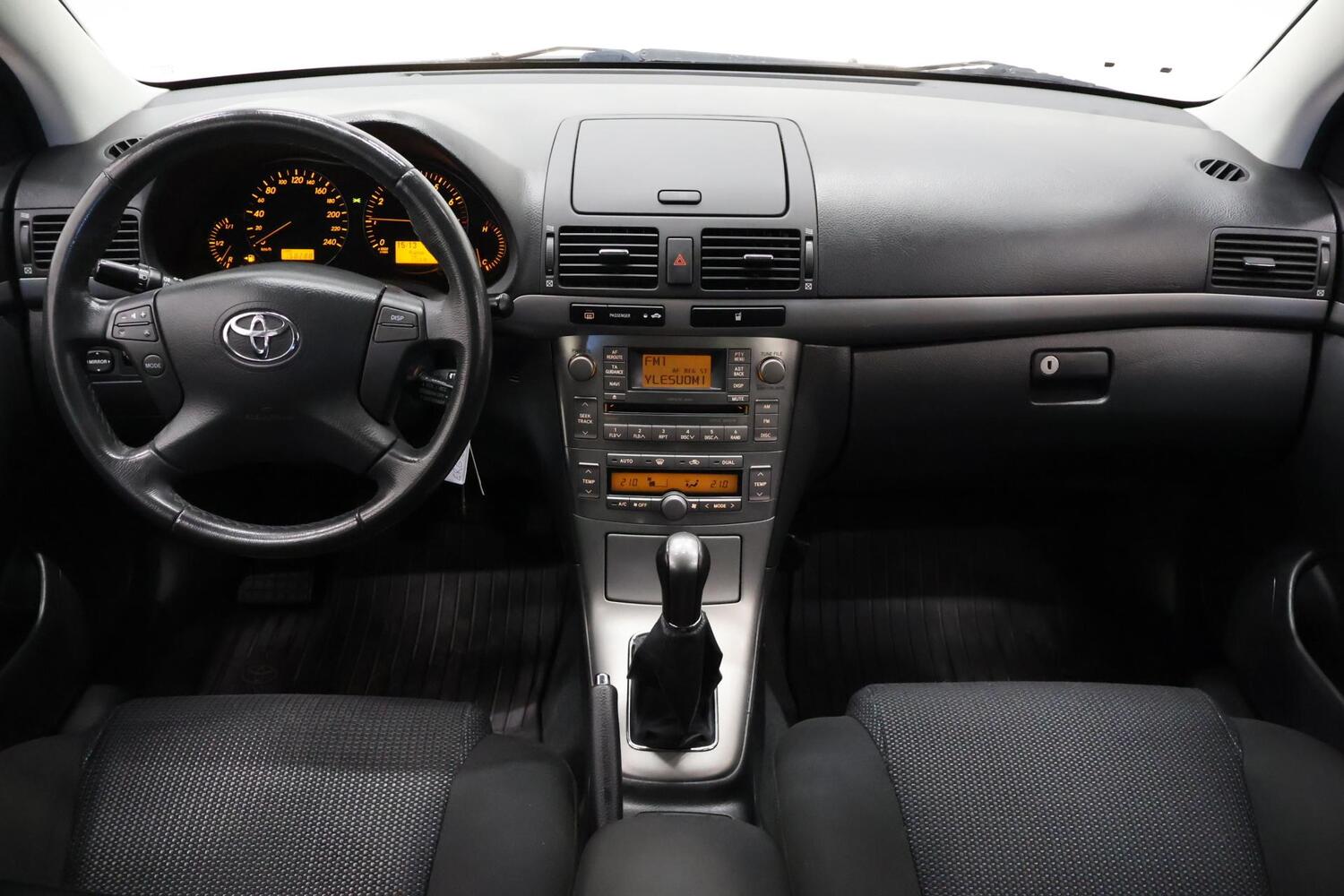 Toyota Avensis vaihtoauto