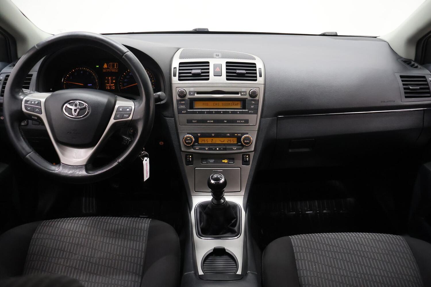 Toyota Avensis vaihtoauto
