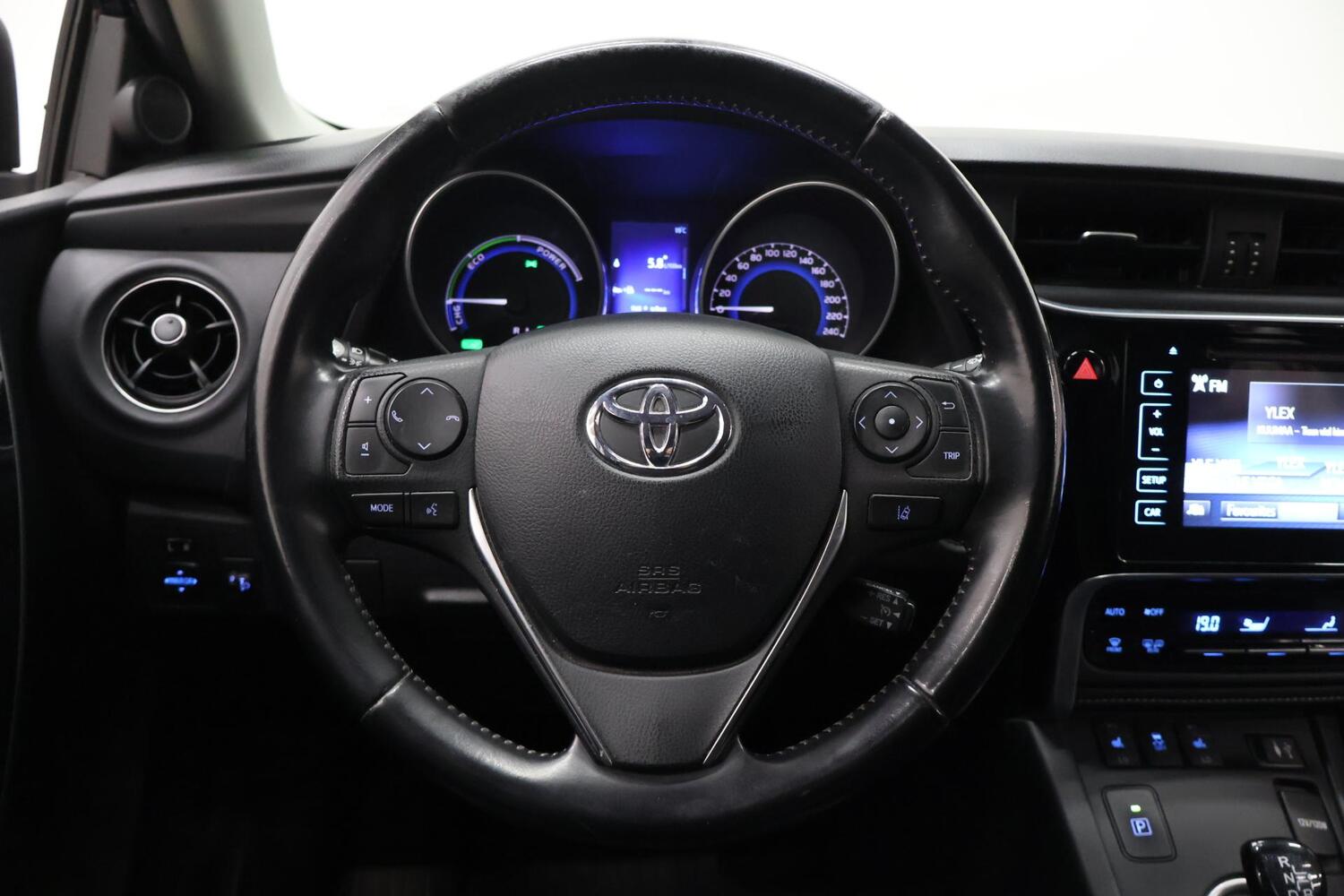 Toyota Auris vaihtoauto
