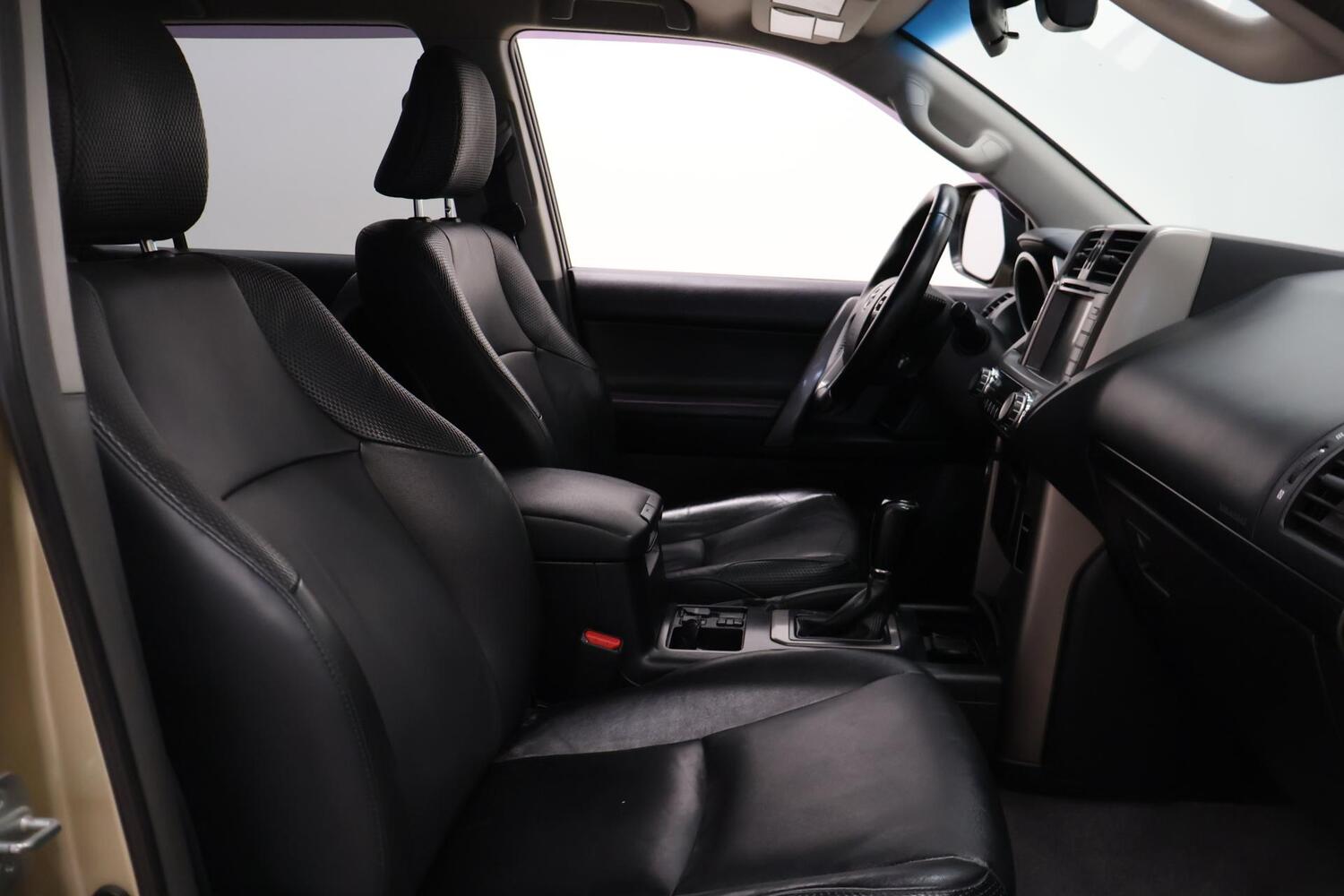 Toyota Land Cruiser vaihtoauto