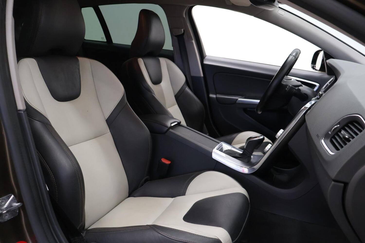 Volvo V60 Cross Country vaihtoauto