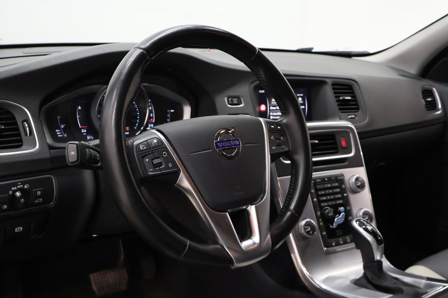 Volvo V60 Cross Country vaihtoauto