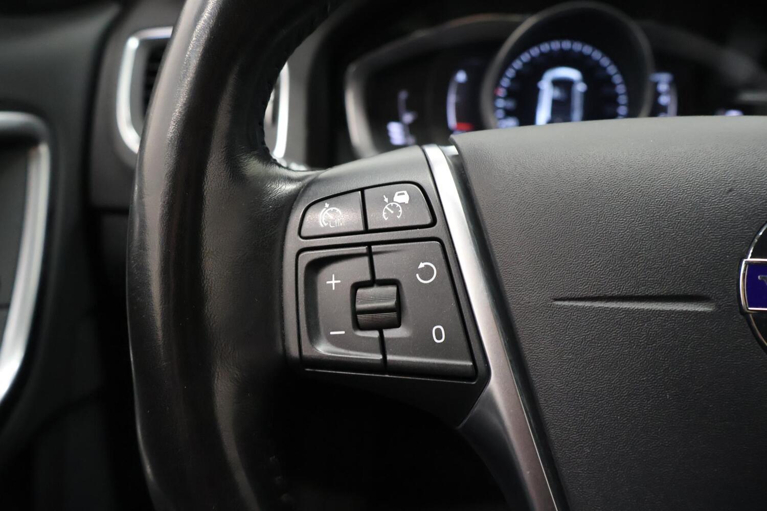 Volvo V60 Cross Country vaihtoauto