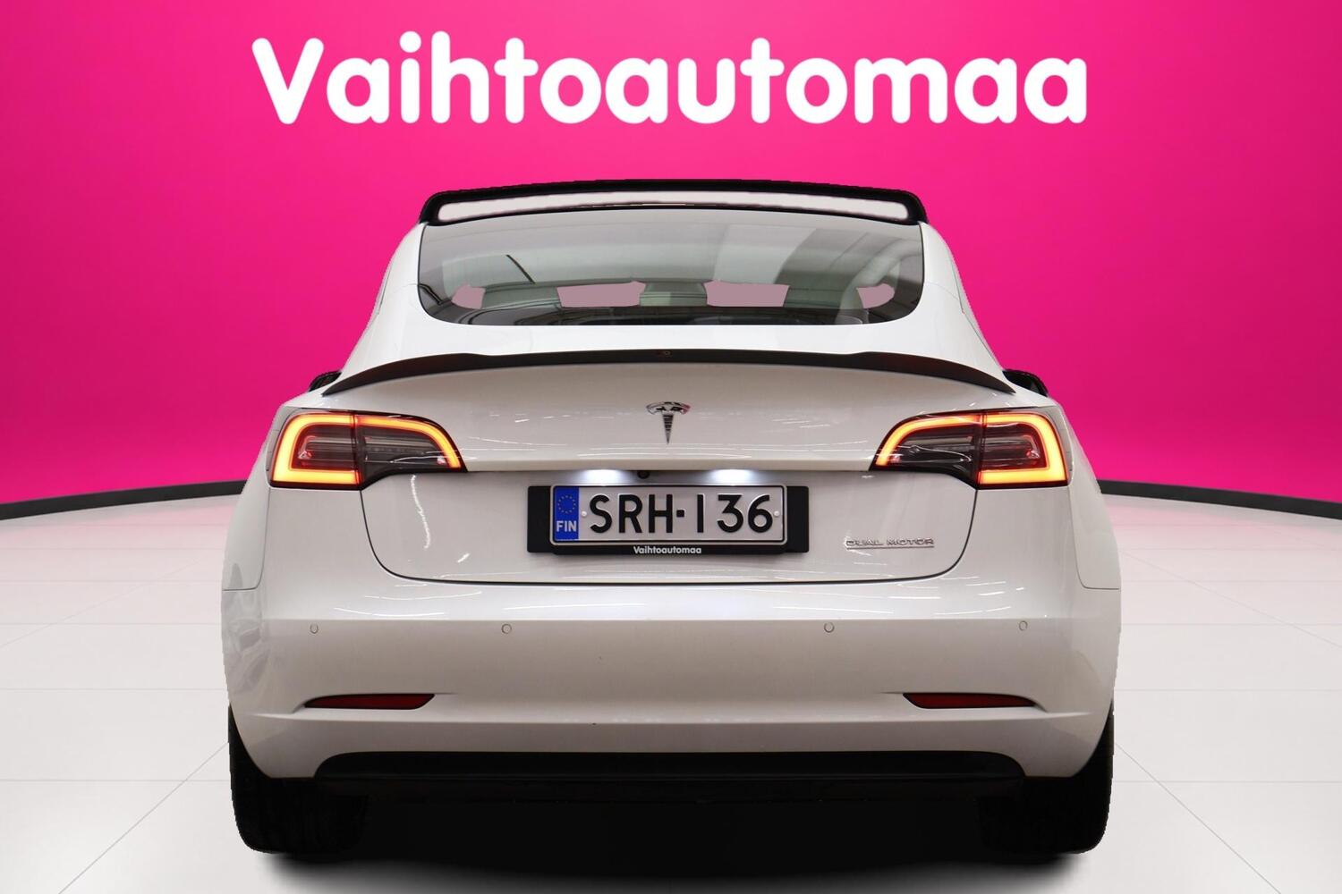 Tesla Model 3 vaihtoauto