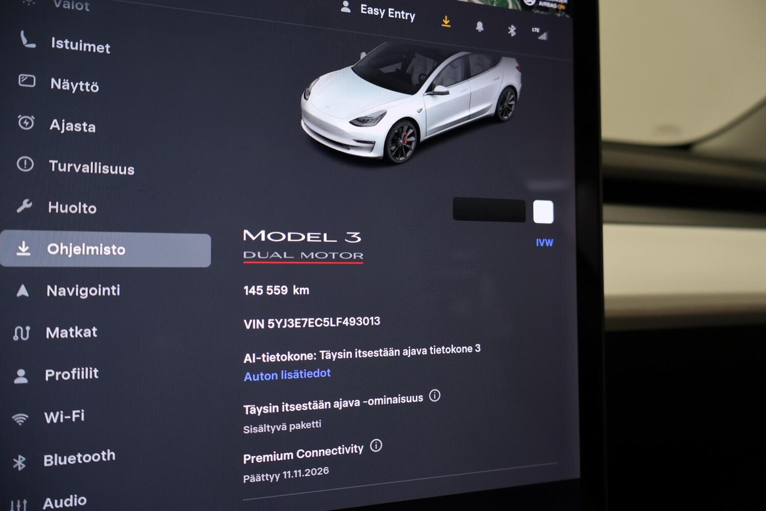 Tesla Model 3 vaihtoauto