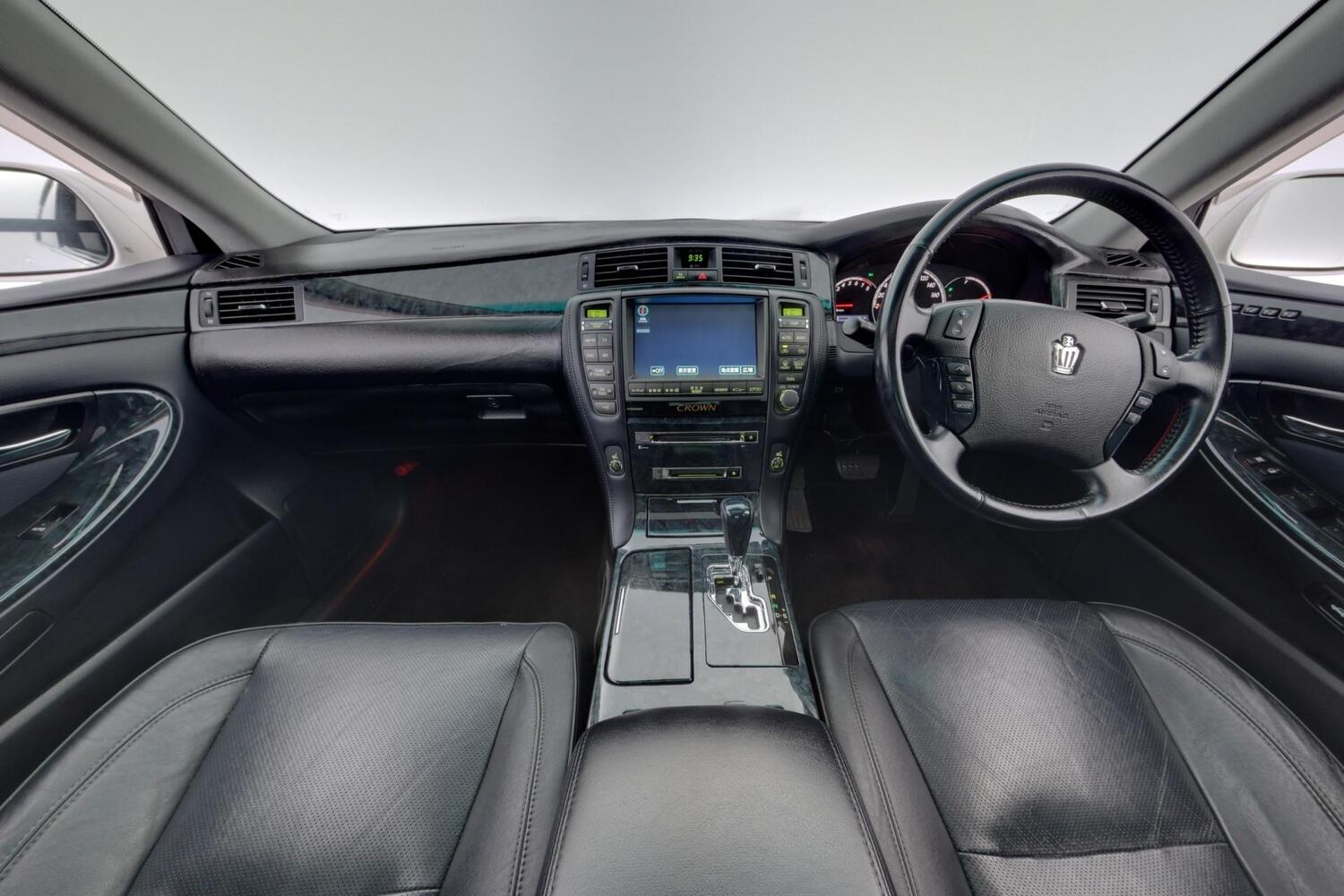 Toyota Crown vaihtoauto