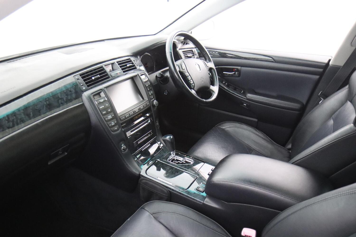 Toyota Crown vaihtoauto