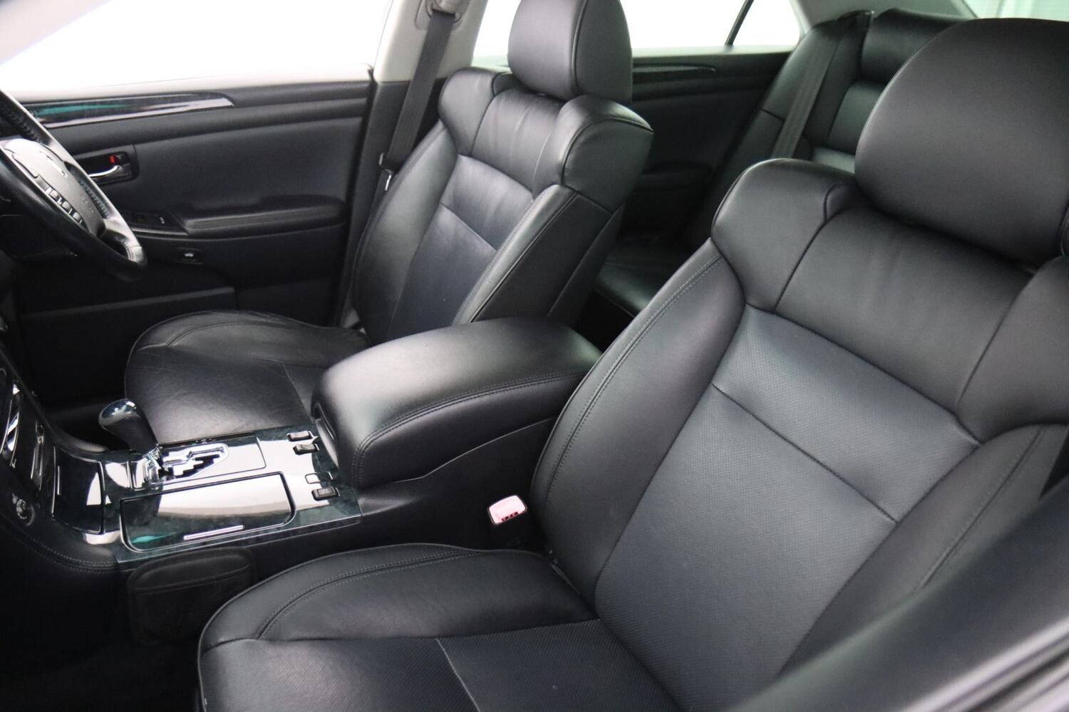 Toyota Crown vaihtoauto