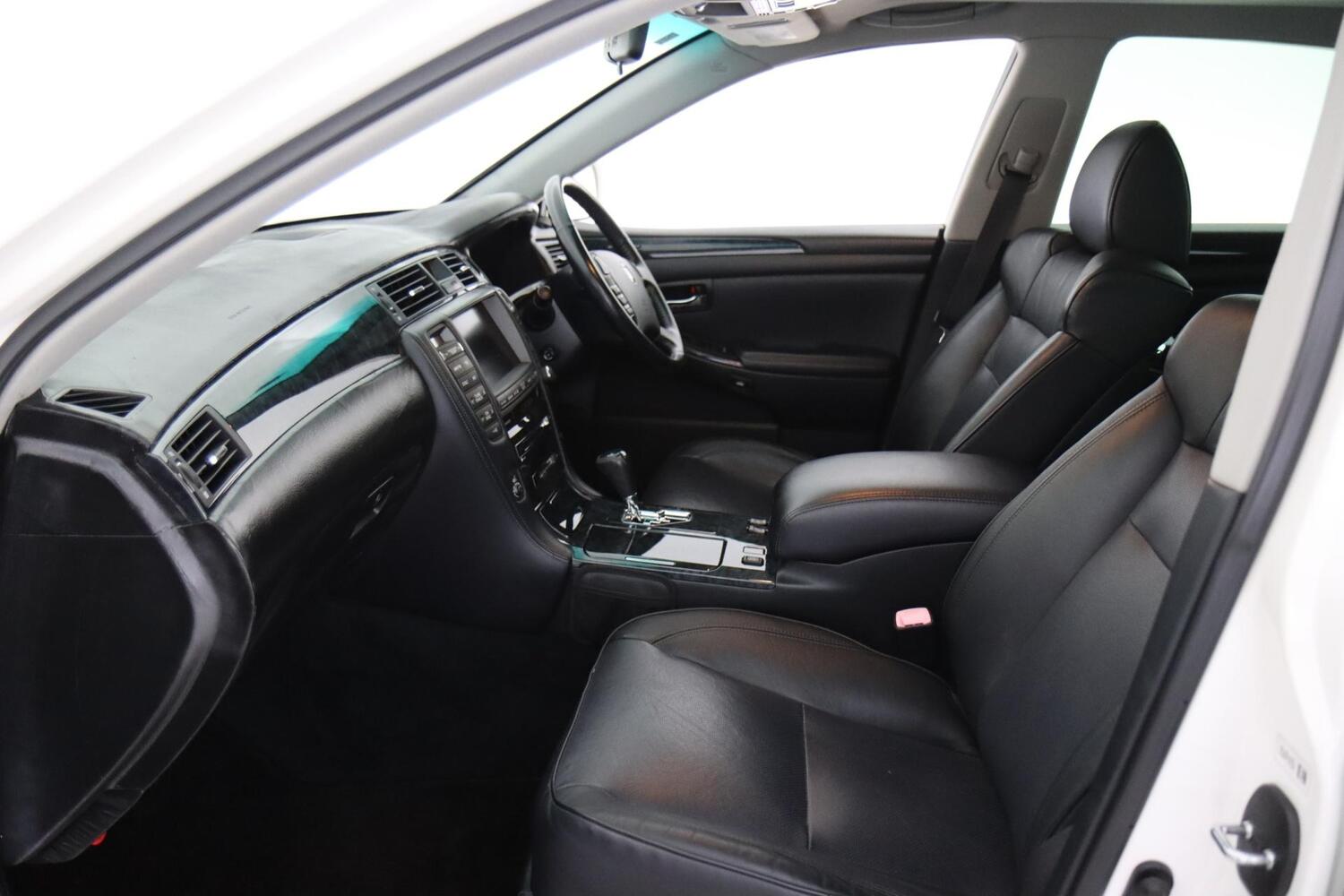 Toyota Crown vaihtoauto