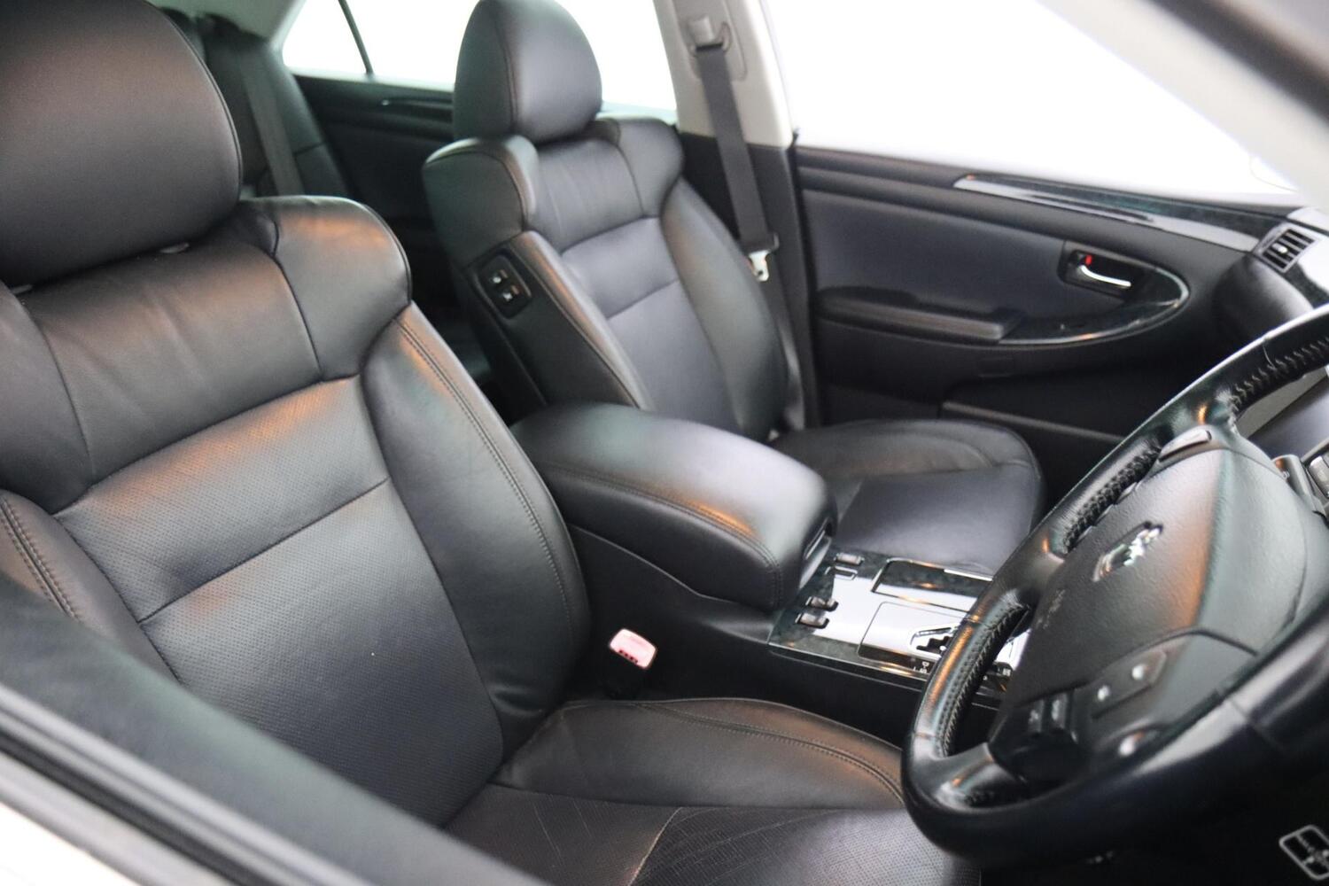 Toyota Crown vaihtoauto