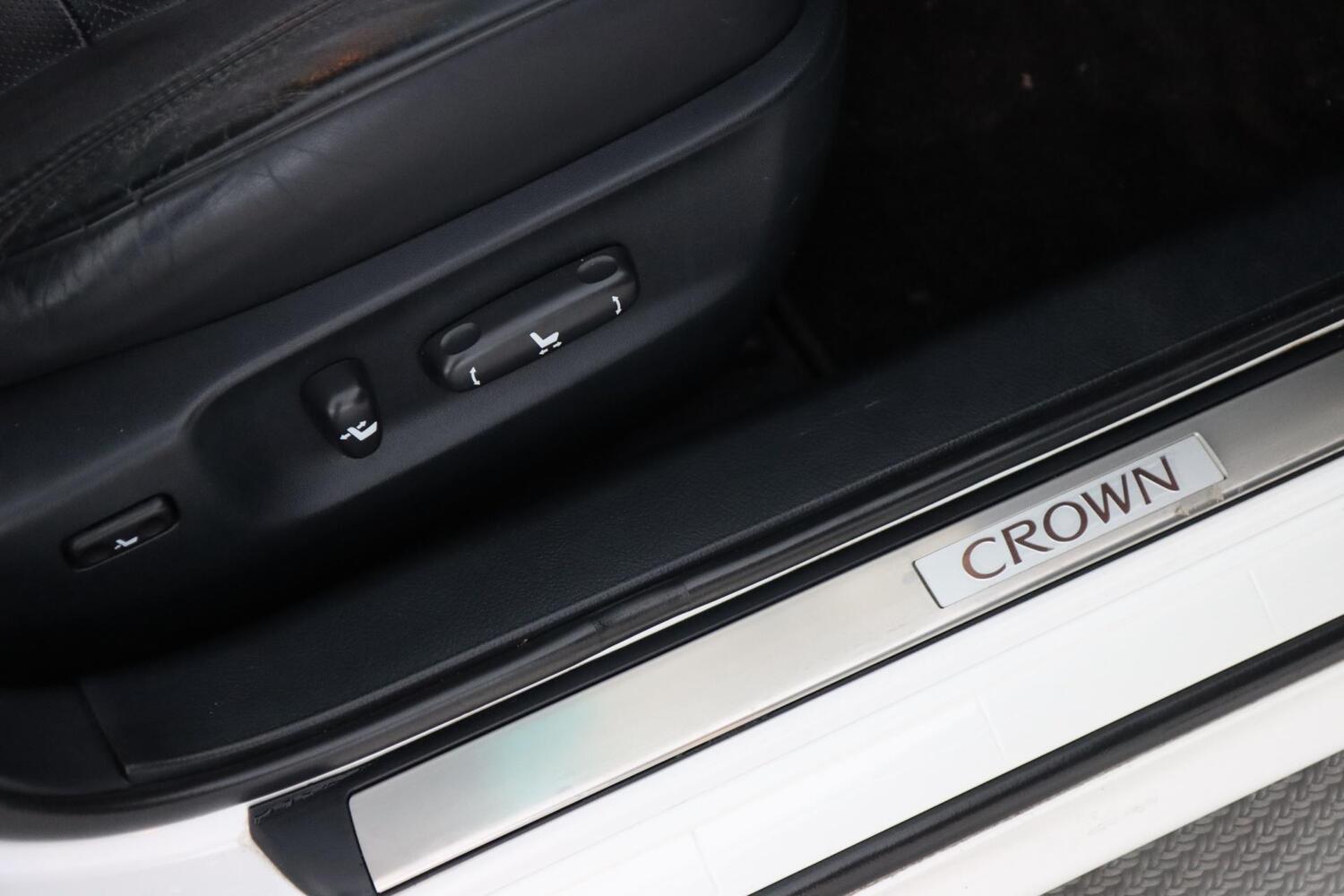 Toyota Crown vaihtoauto
