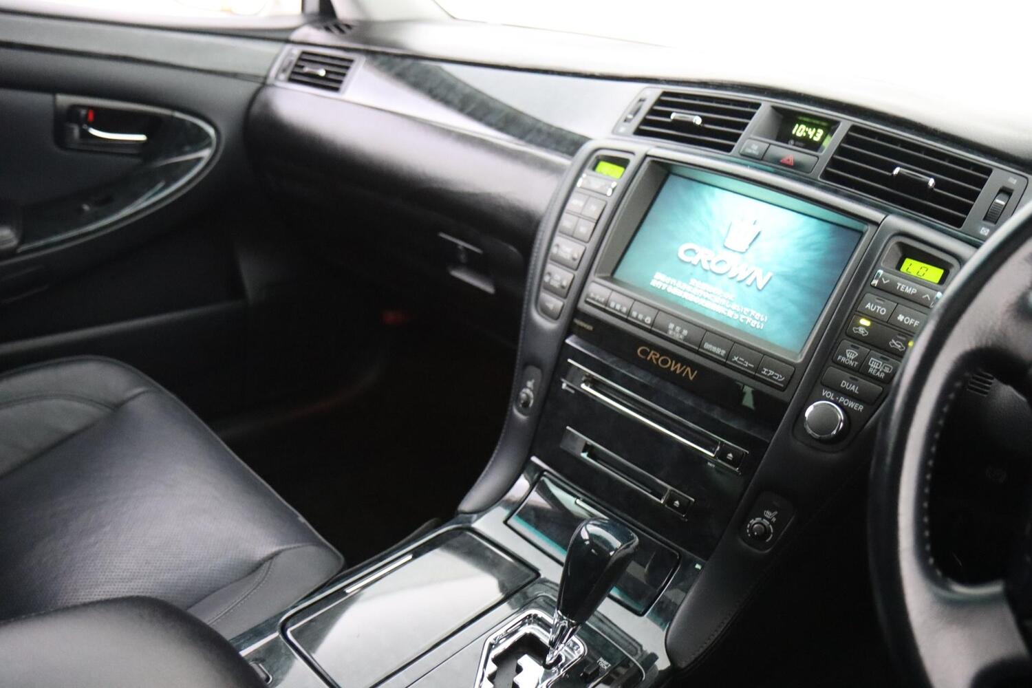 Toyota Crown vaihtoauto