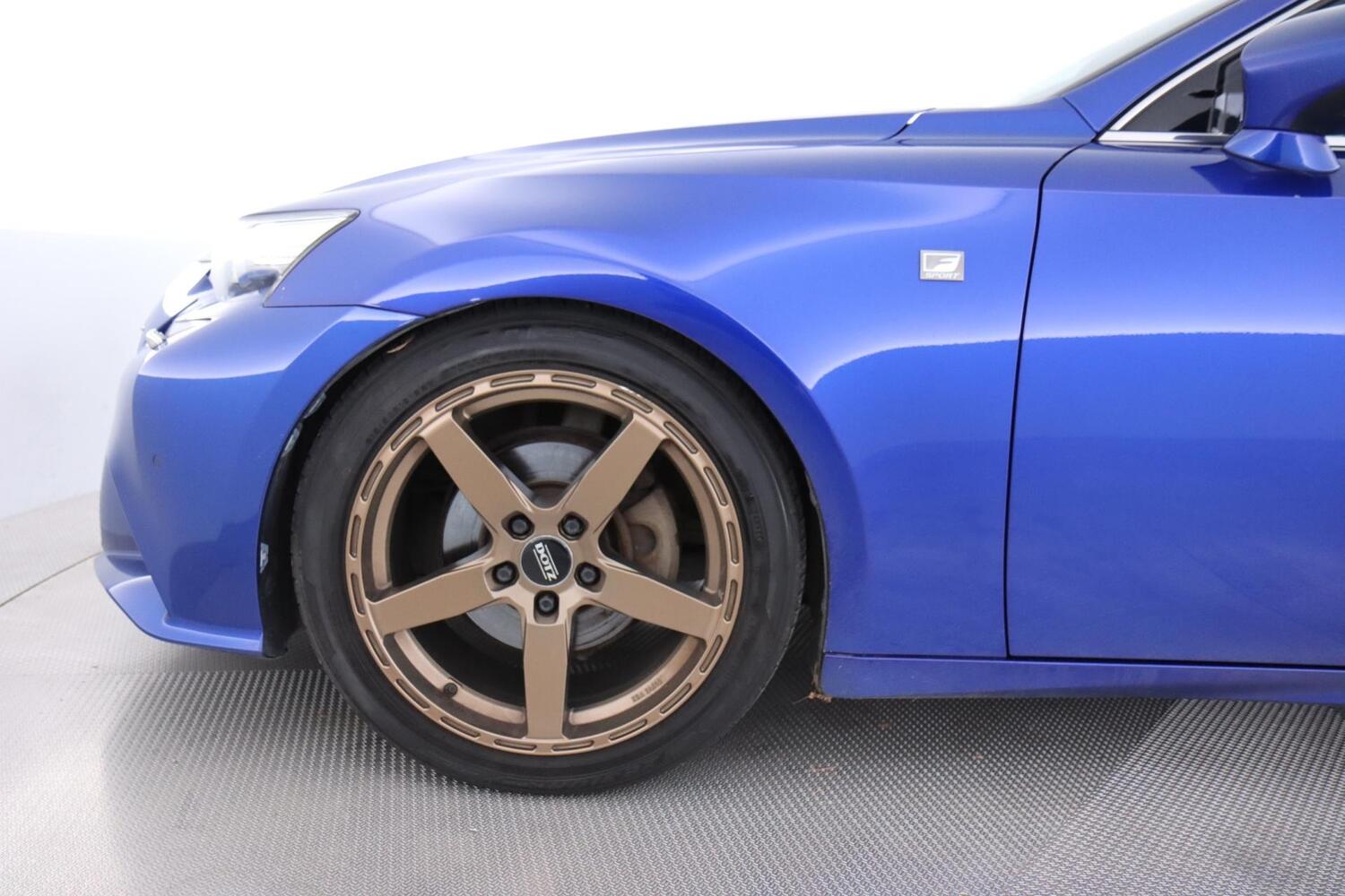 Lexus IS vaihtoauto