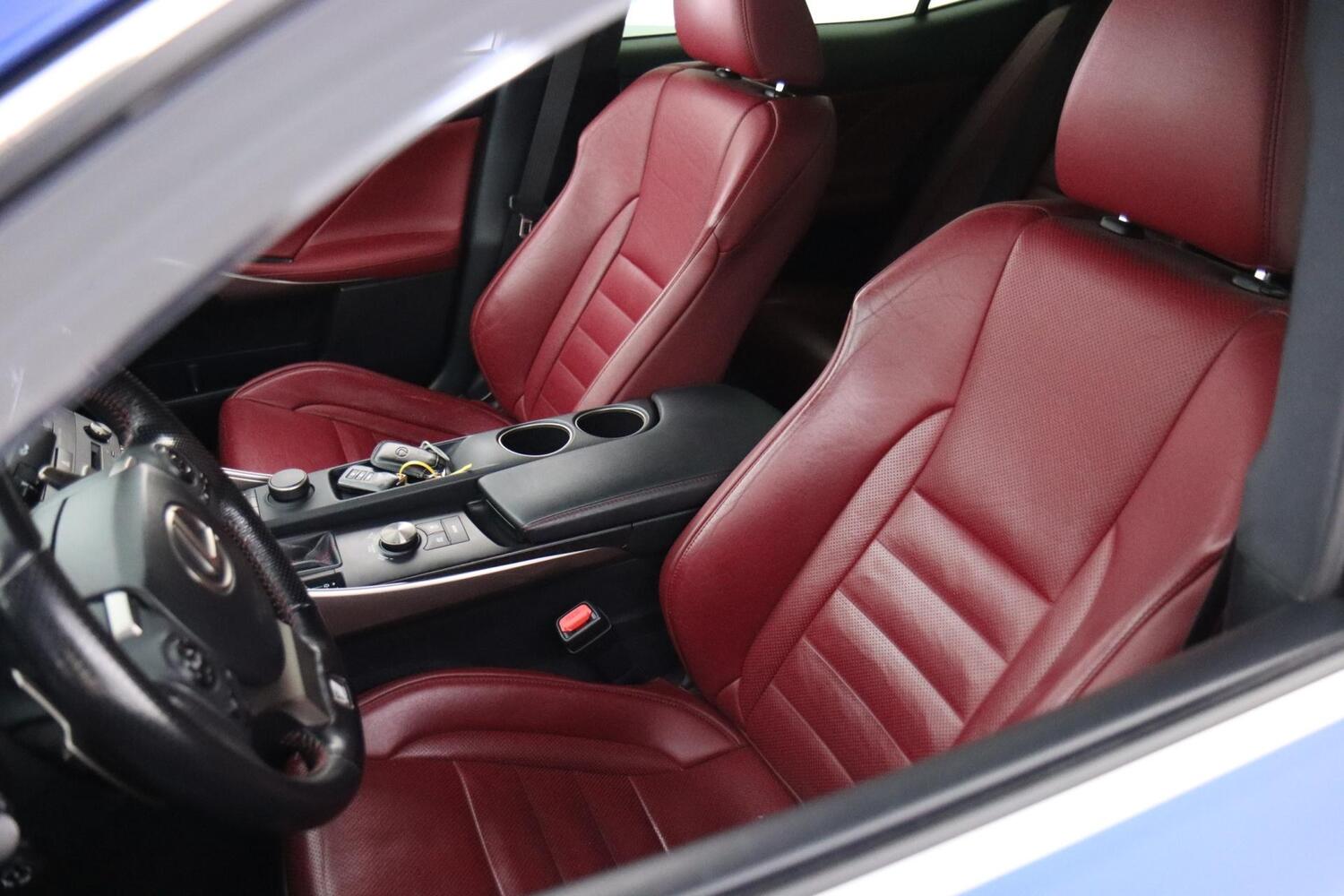 Lexus IS vaihtoauto