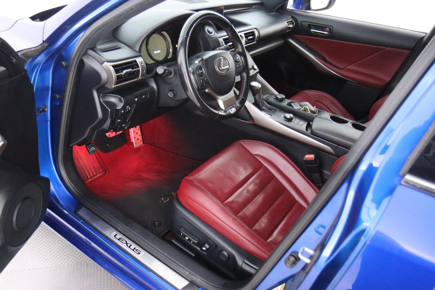 Lexus IS vaihtoauto