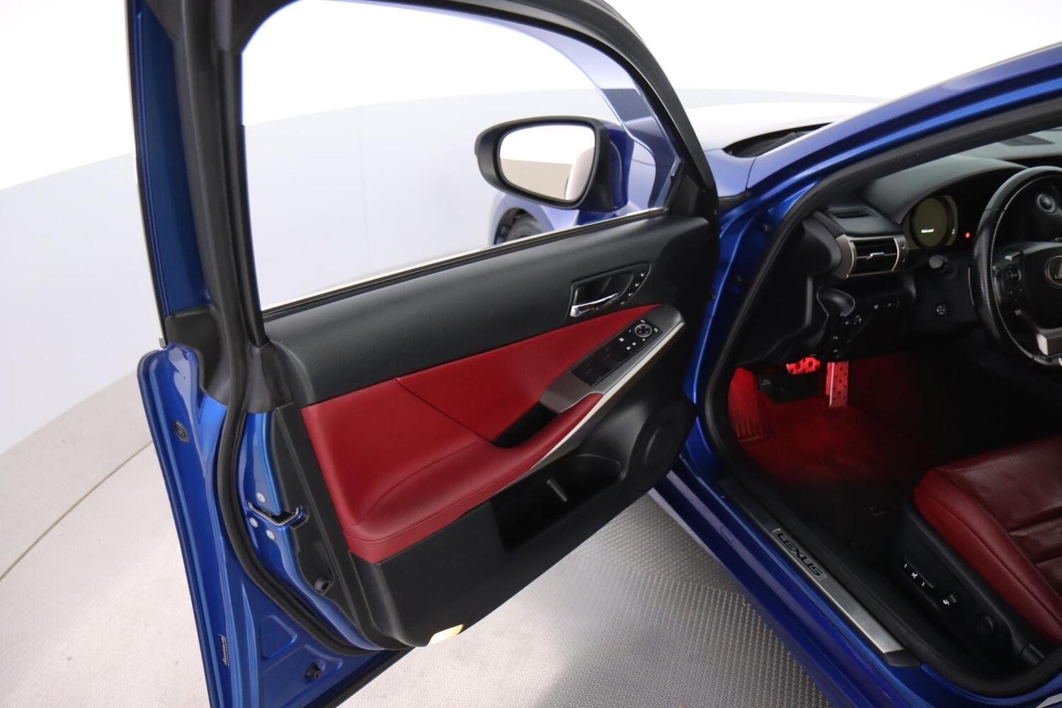 Lexus IS vaihtoauto