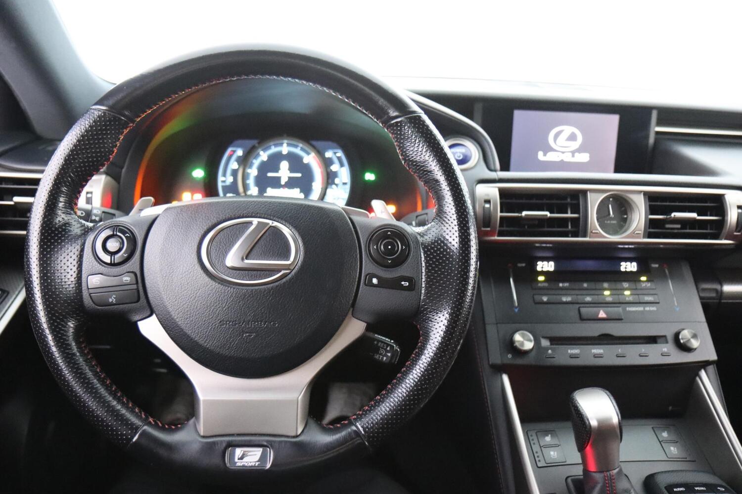 Lexus IS vaihtoauto