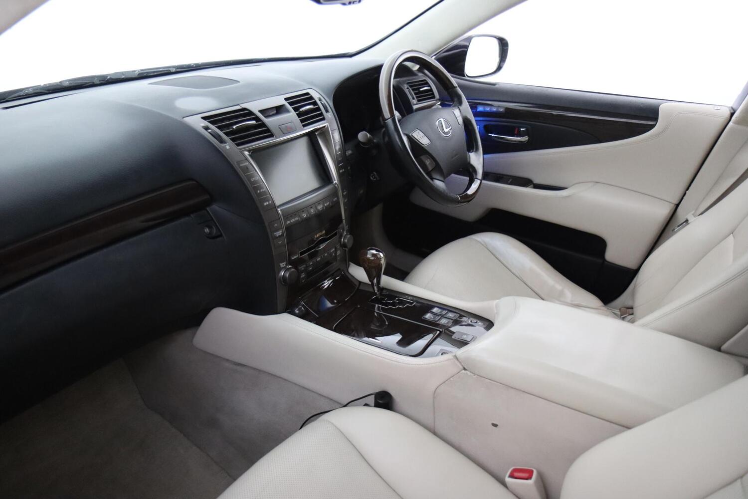 Lexus LS vaihtoauto