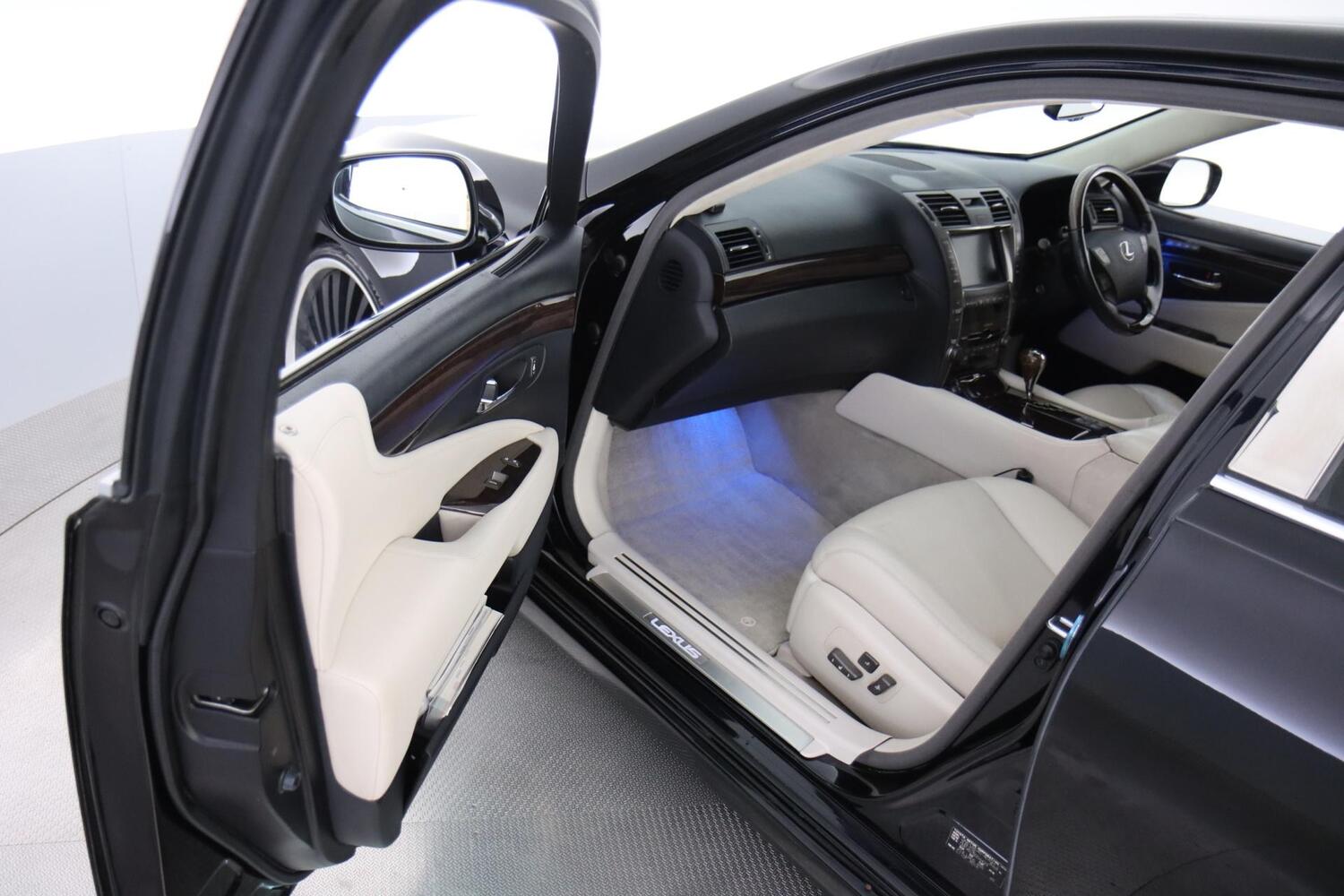 Lexus LS vaihtoauto