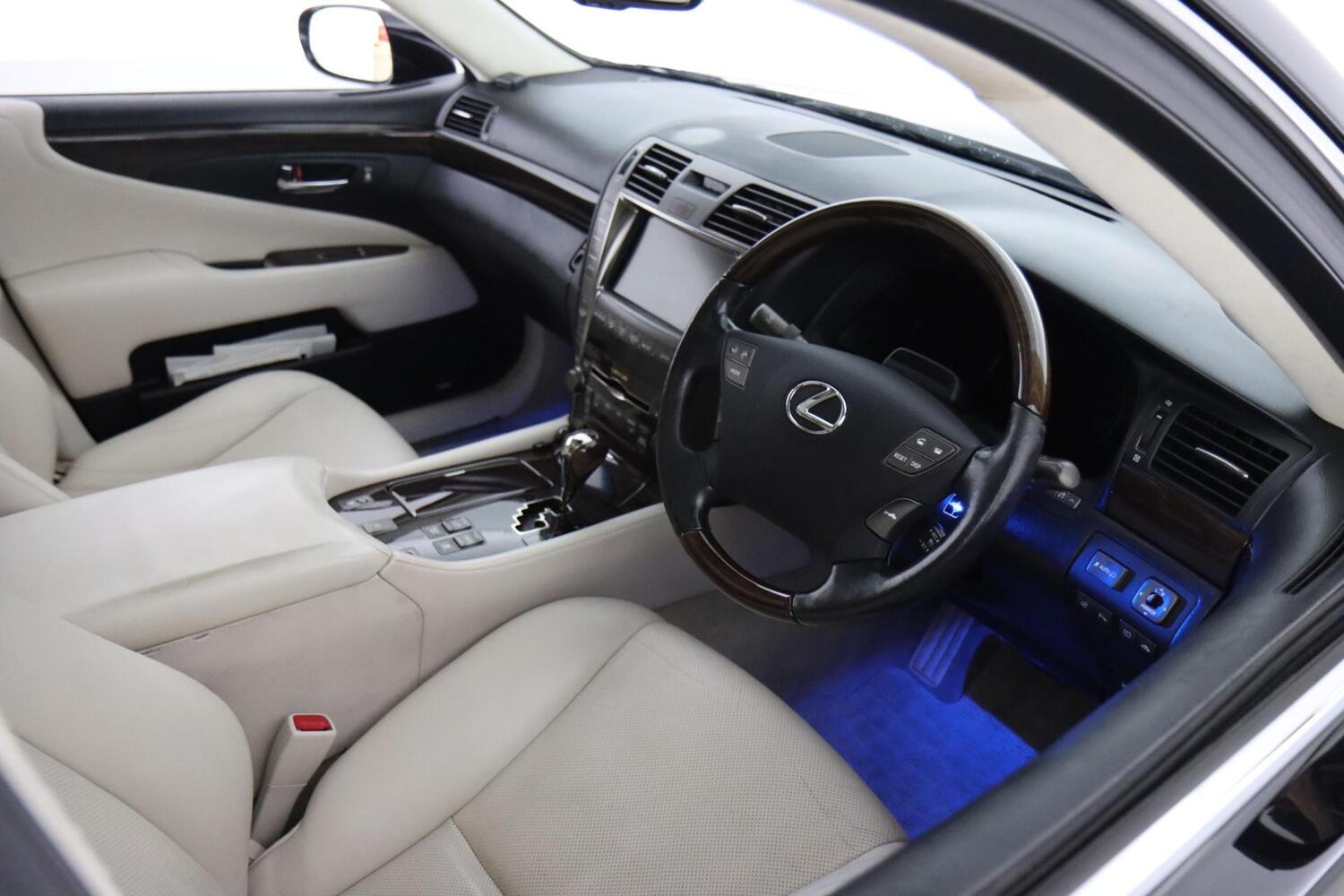 Lexus LS vaihtoauto