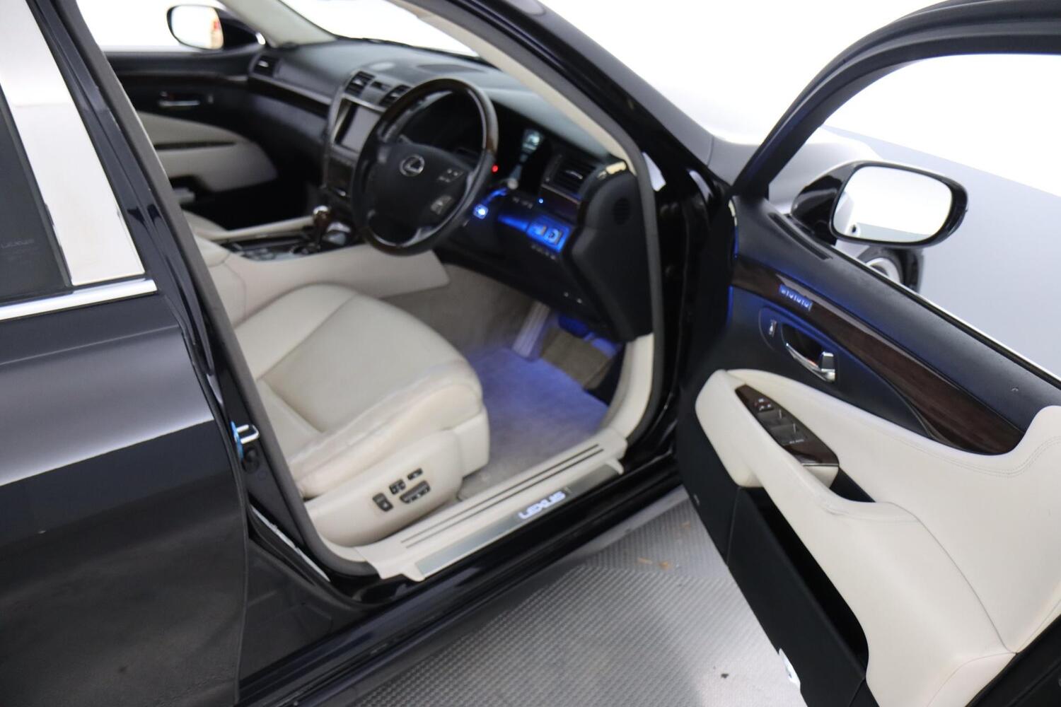 Lexus LS vaihtoauto