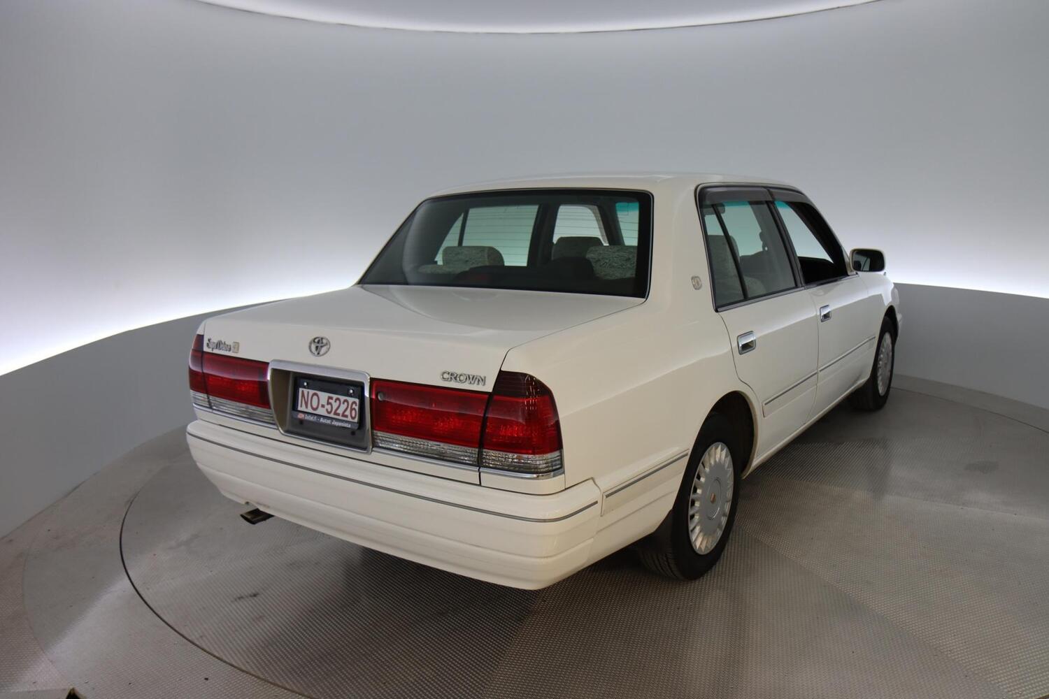 Toyota Crown vaihtoauto