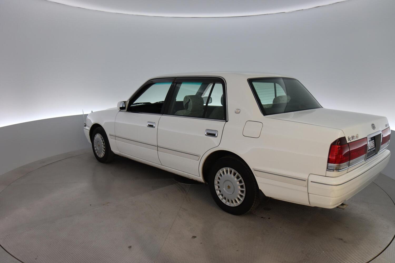 Toyota Crown vaihtoauto