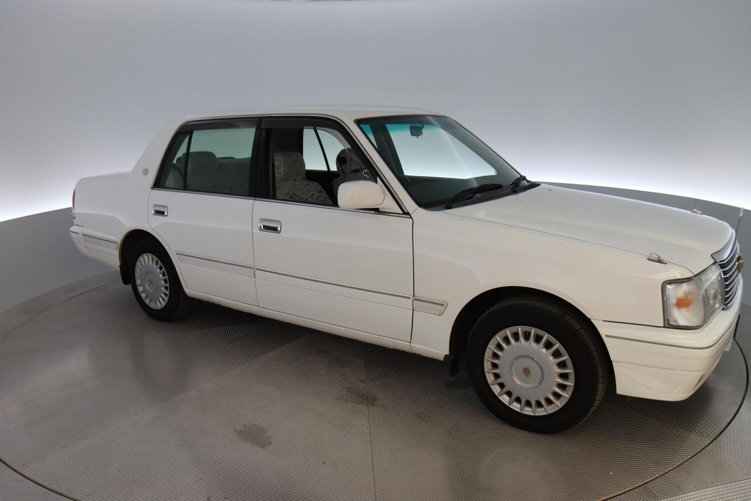 Toyota Crown vaihtoauto