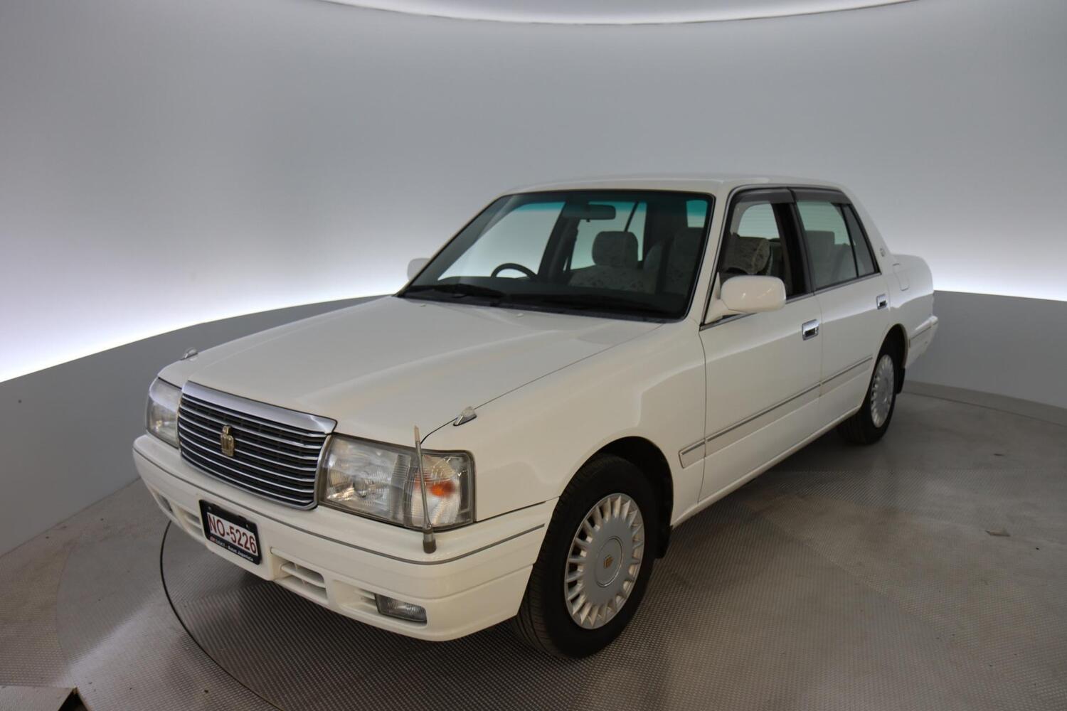 Toyota Crown vaihtoauto