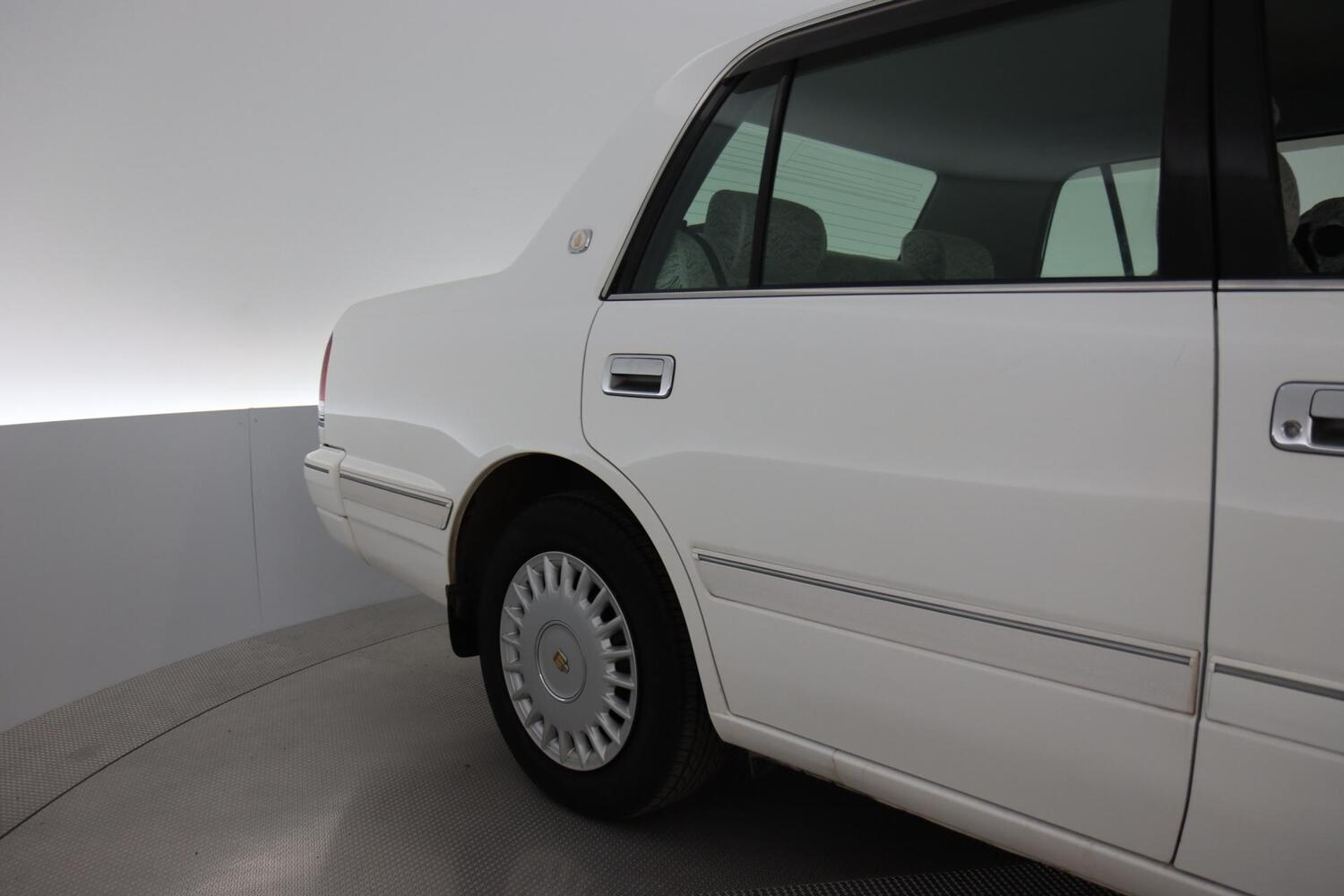 Toyota Crown vaihtoauto