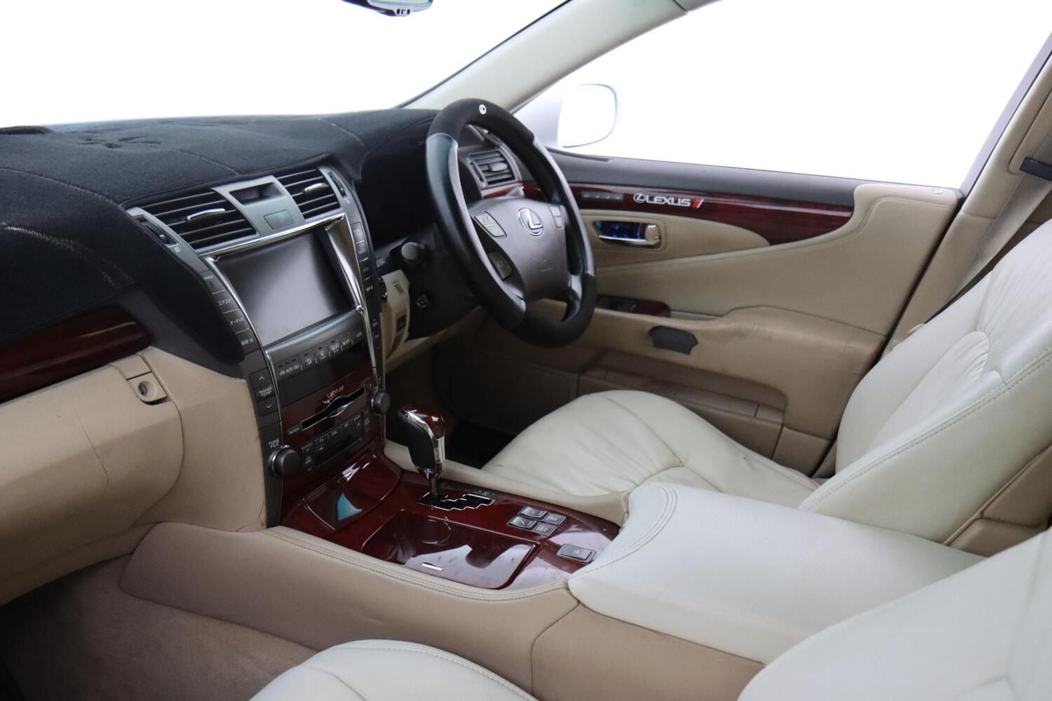 Lexus LS vaihtoauto