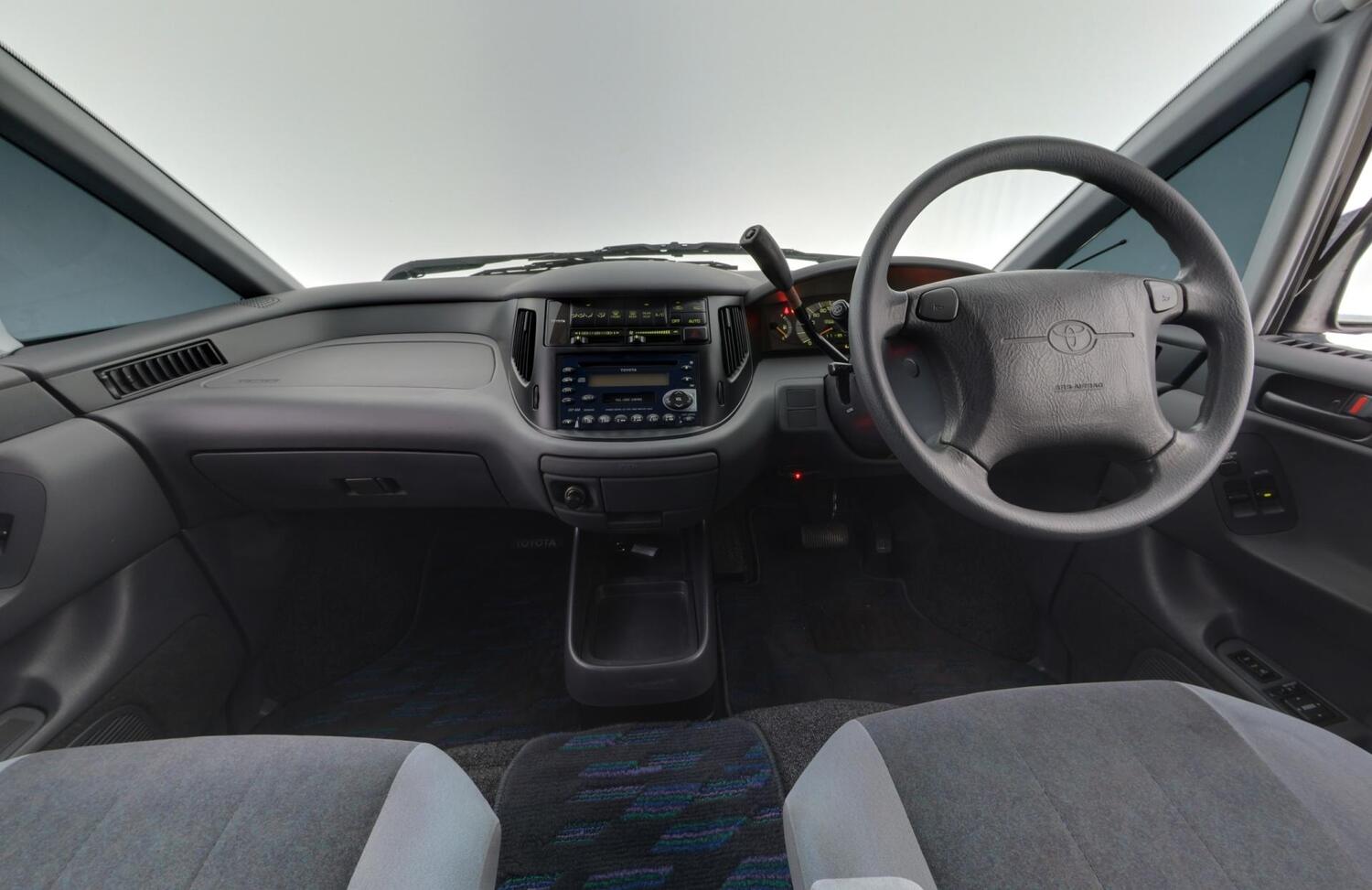 Toyota Estima vaihtoauto
