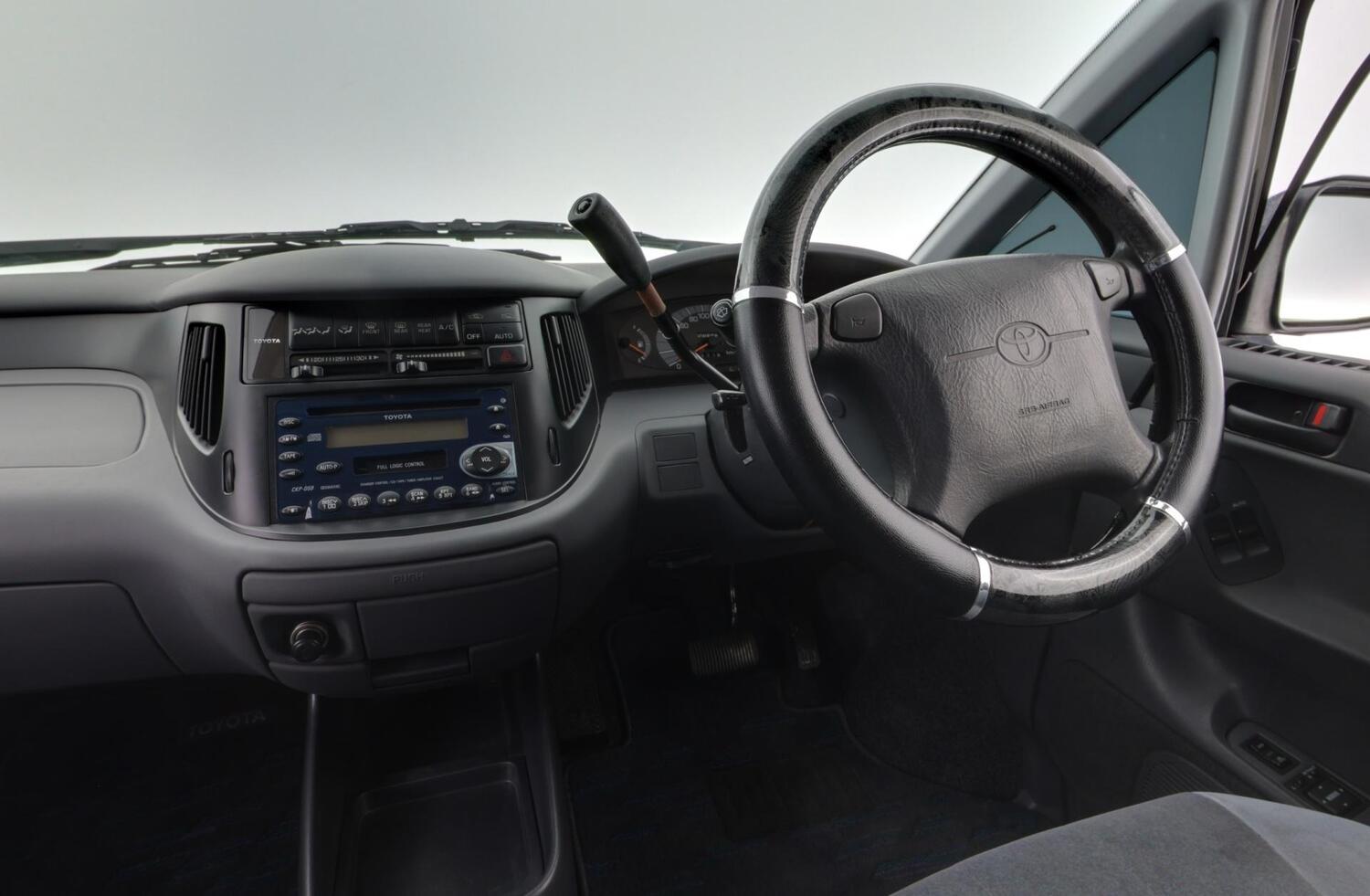 Toyota Estima vaihtoauto