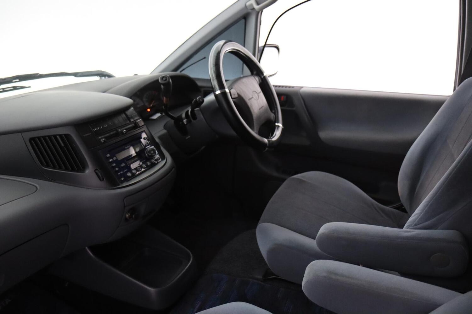Toyota Estima vaihtoauto