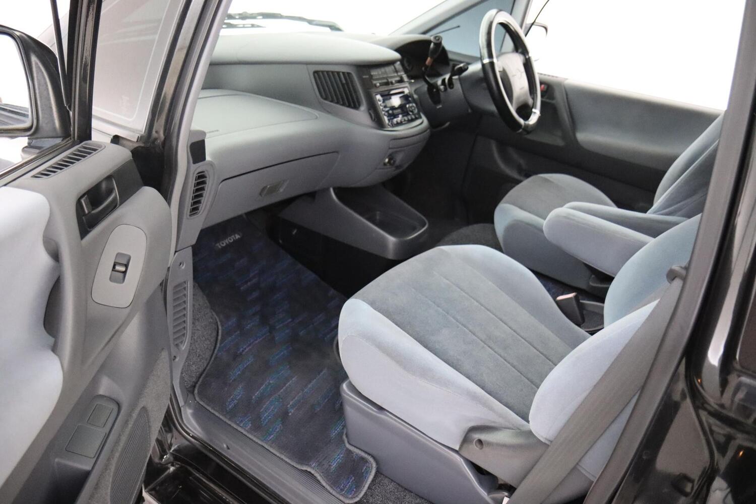 Toyota Estima vaihtoauto