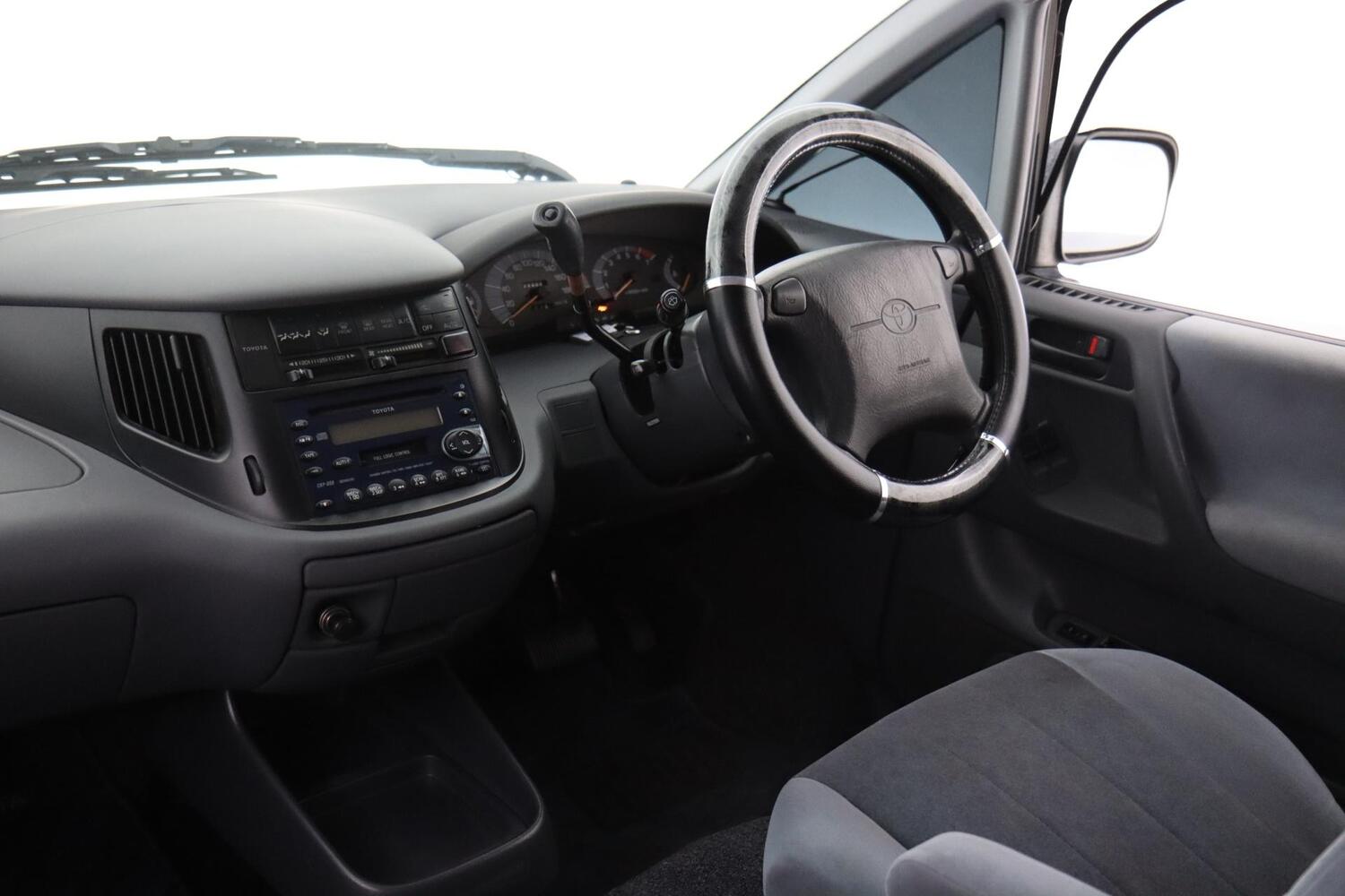 Toyota Estima vaihtoauto