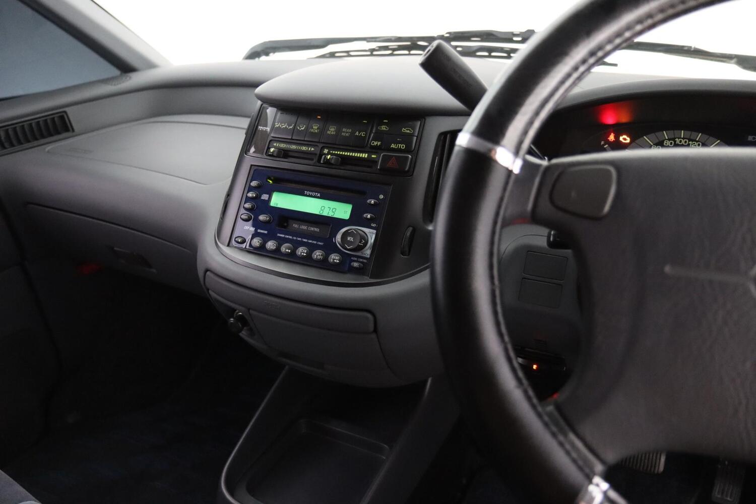 Toyota Estima vaihtoauto
