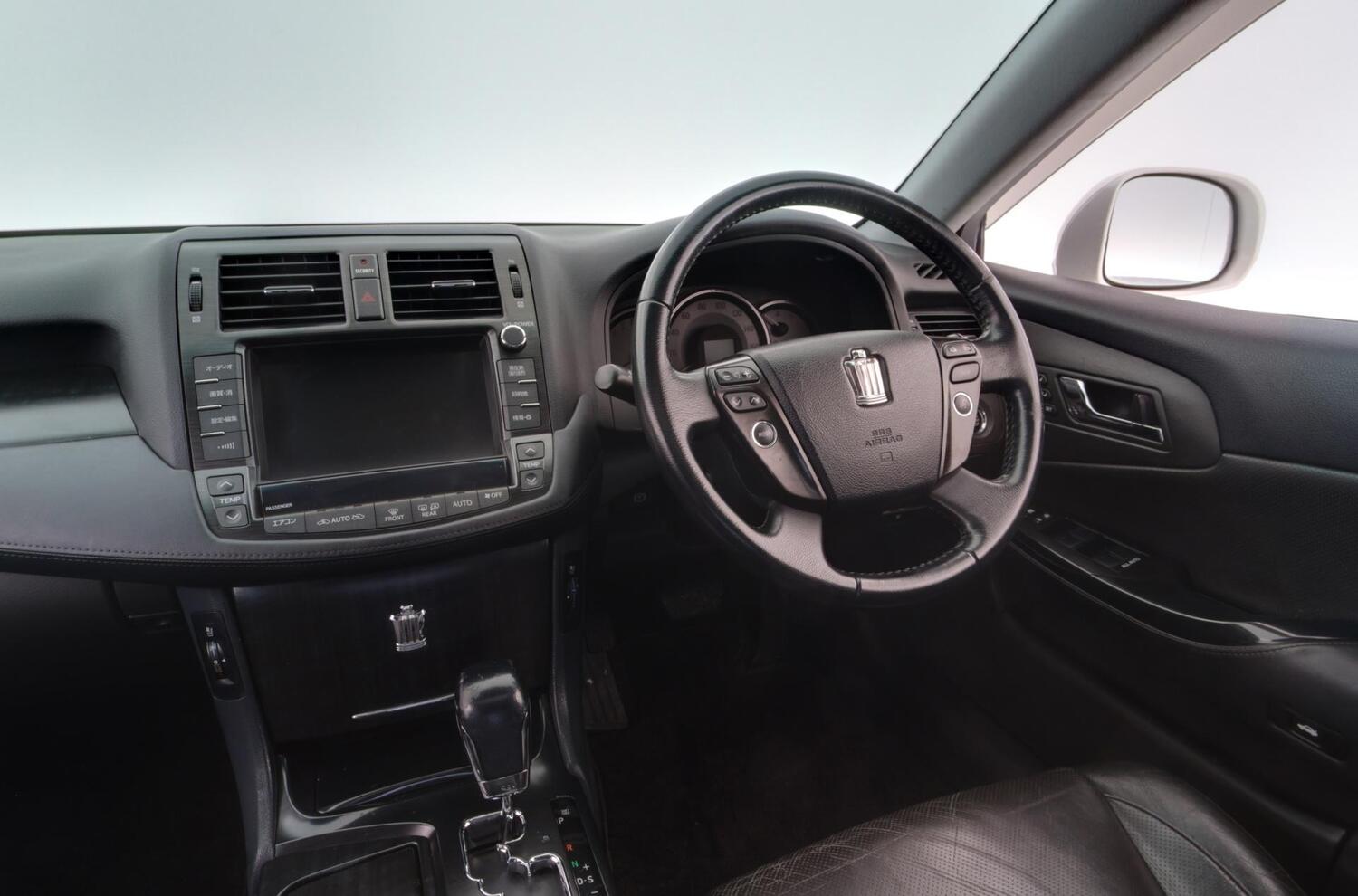 Toyota Crown vaihtoauto